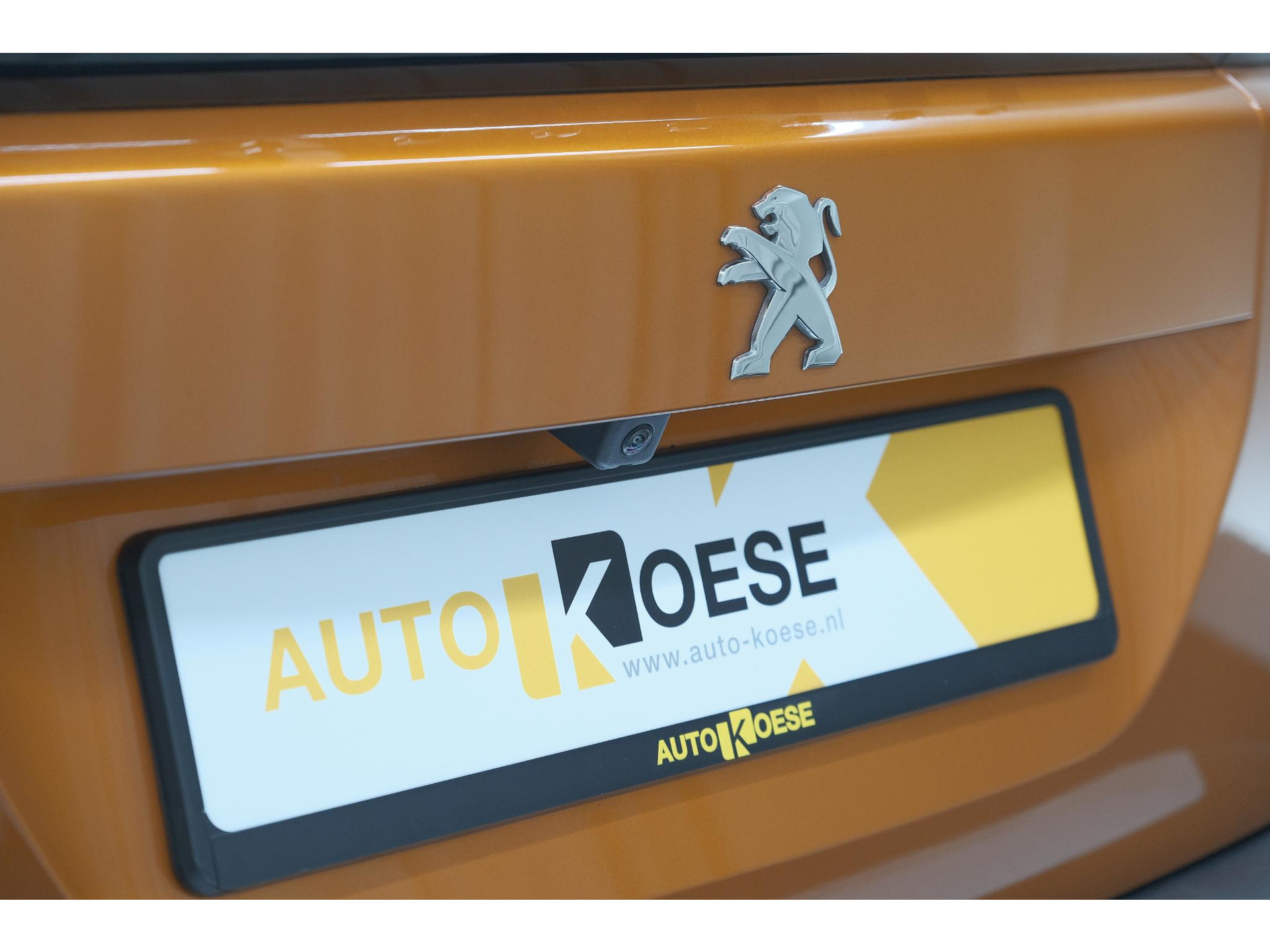 Peugeot 2008 PureTech 130 GT Pack | Leer-pakket | Camera | Dodehoekdetectie | Apple Carplay | Stoelverwarming