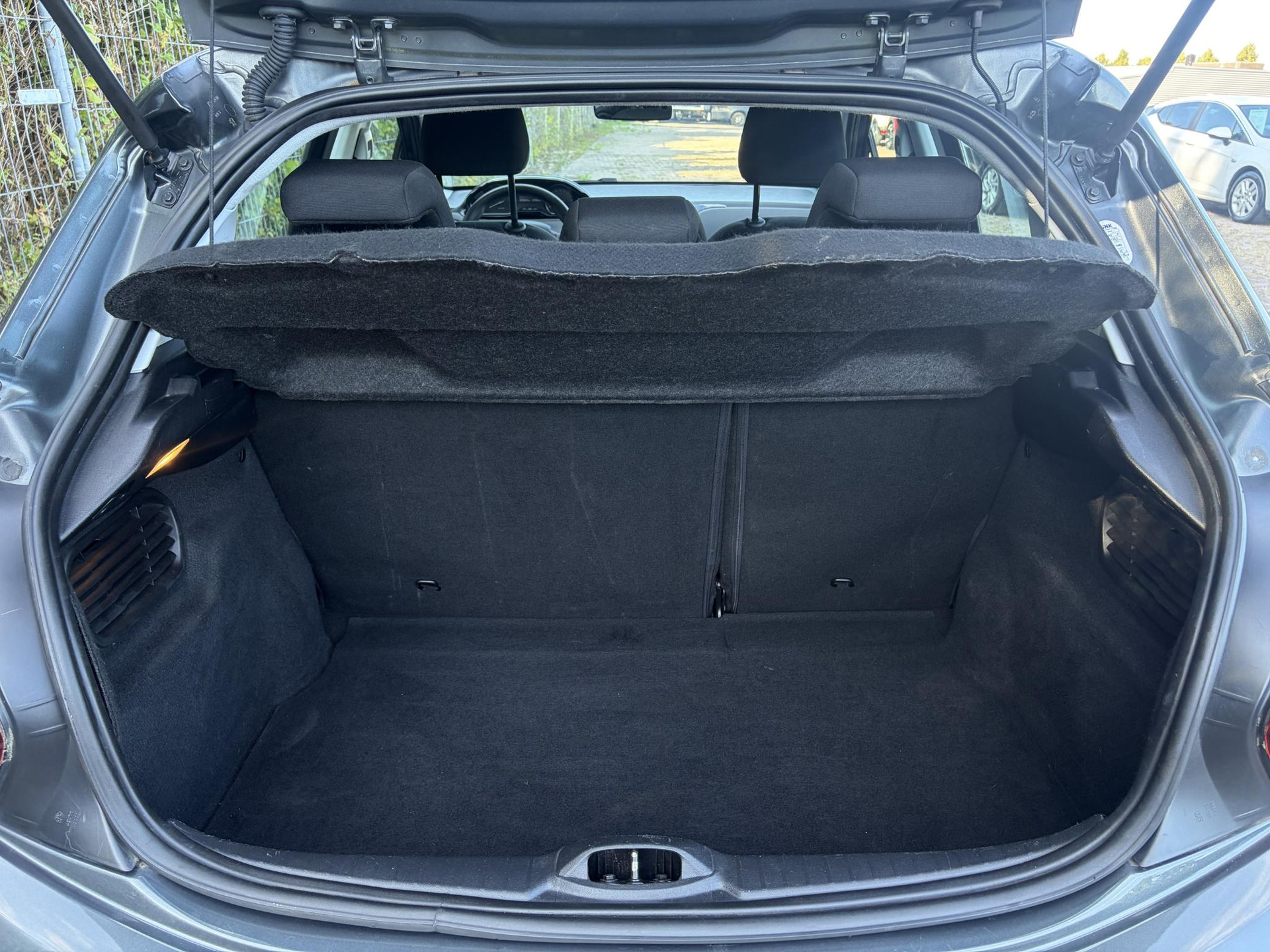 Peugeot 208 1.2 PureTech Blue Lion ✓1e Eigenaar✓Navi✓Trekhaak✓Carplay✓Airco✓Cruise✓Pdc✓5 Deurs✓N.A.P✓Apk tot 09-2027