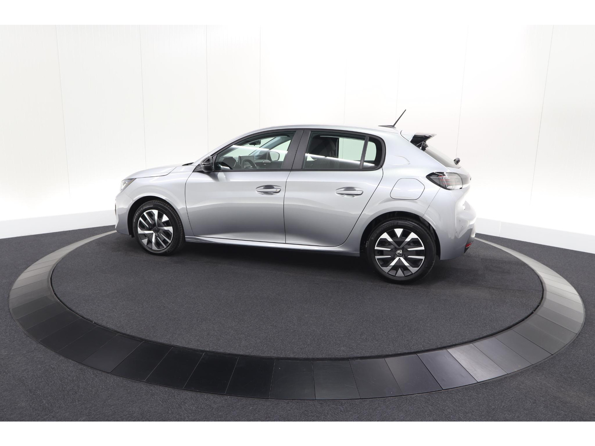 Peugeot 208 1.2 Hybrid 110 e-DCS6 Style | Direct Leverbaar | Apple Carplay | Parkeersensoren