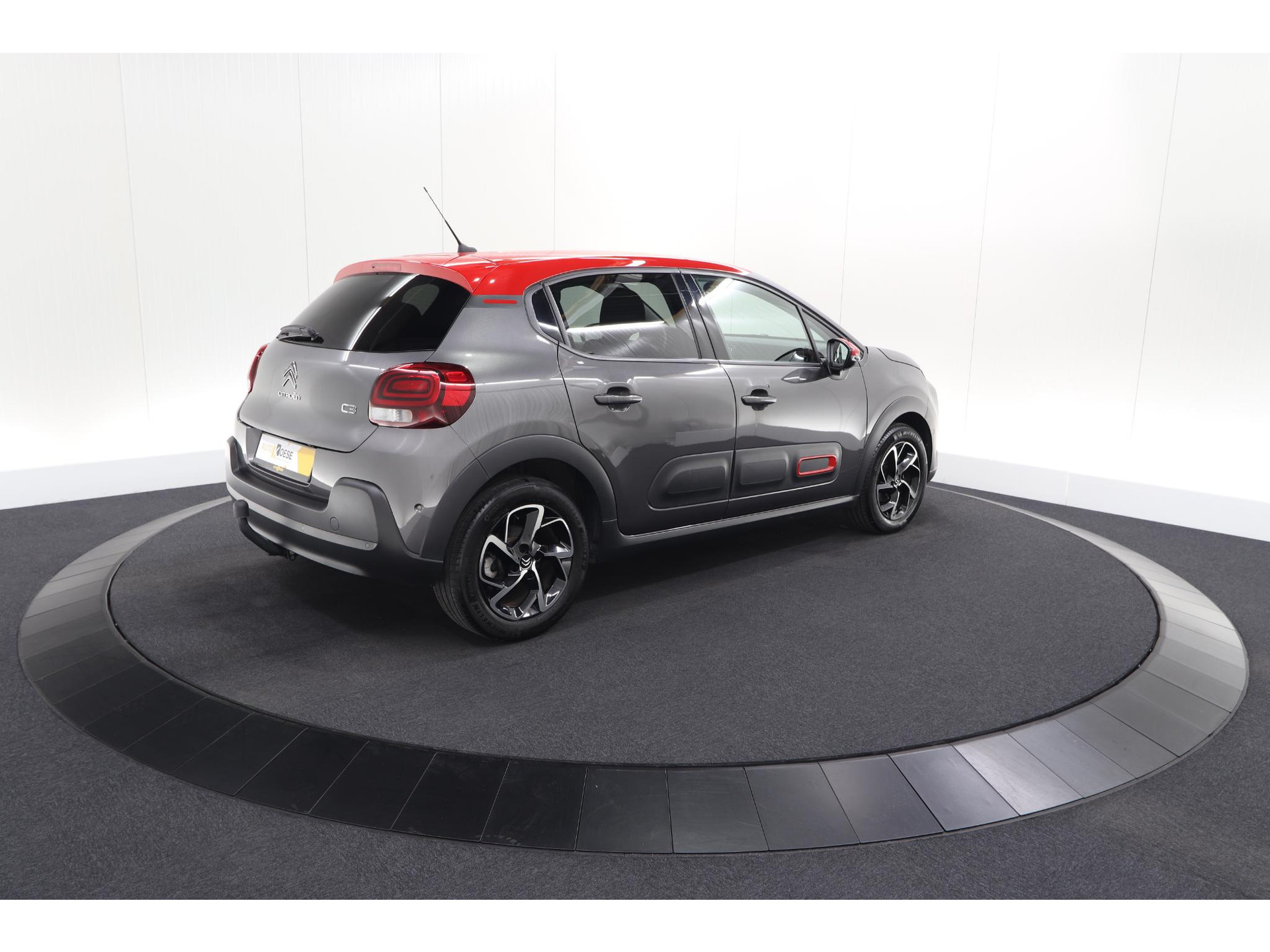 Citroen C3 PureTech 110 EAT6 Business | Trekhaak | Camera | Dodehoekdetectie | Navigatie | Climate Control