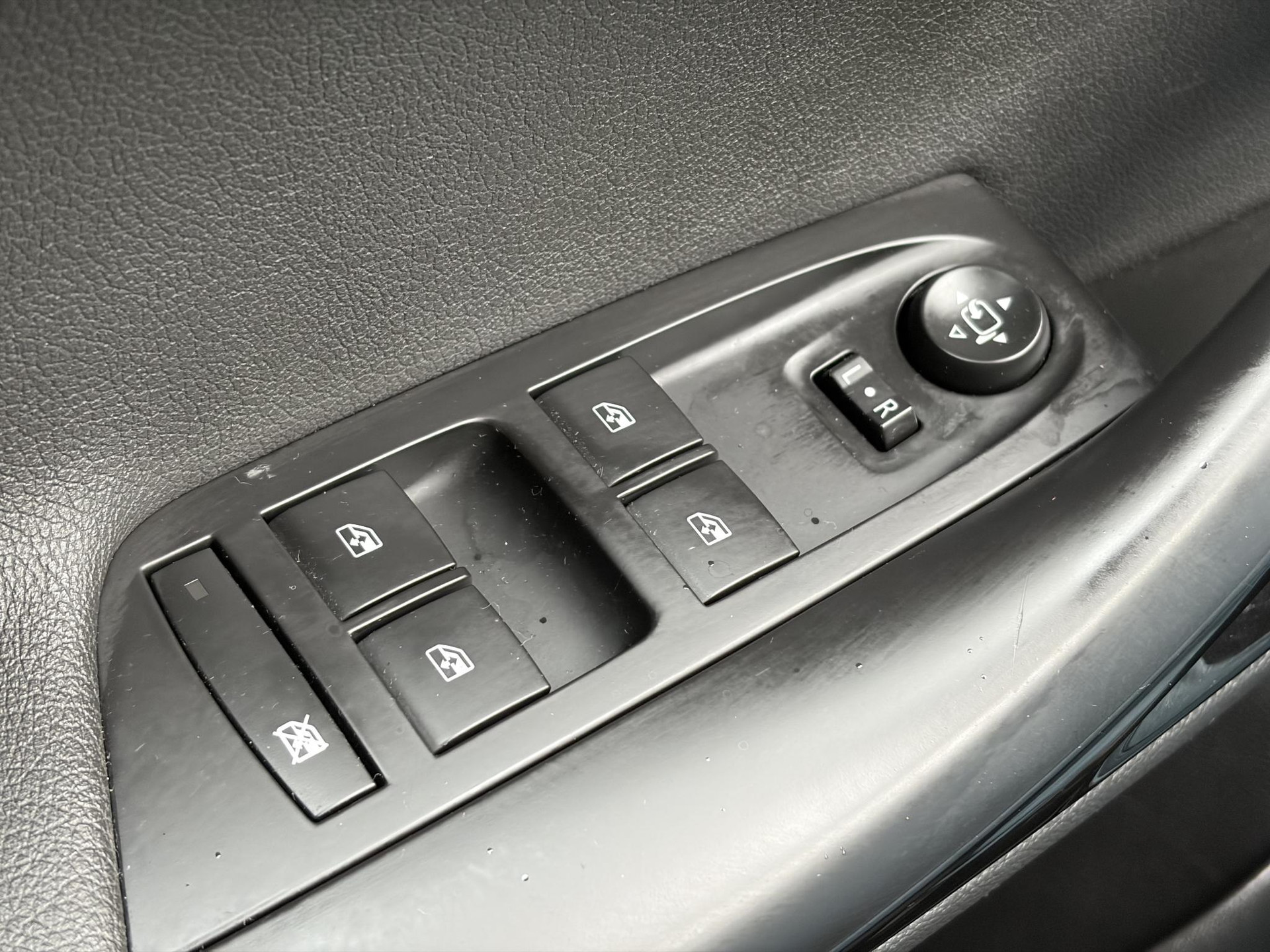 Opel Astra 1.2 Business Elegance 2e Eigenaar l Navi l Camera l Carplay l Keyless l Trekhaak l 110pk l Pdc V+A l Halfleder l 6 Bak l N.A.P l | Lm velgen l Rijstrooksensor l Apk tot 07-2027