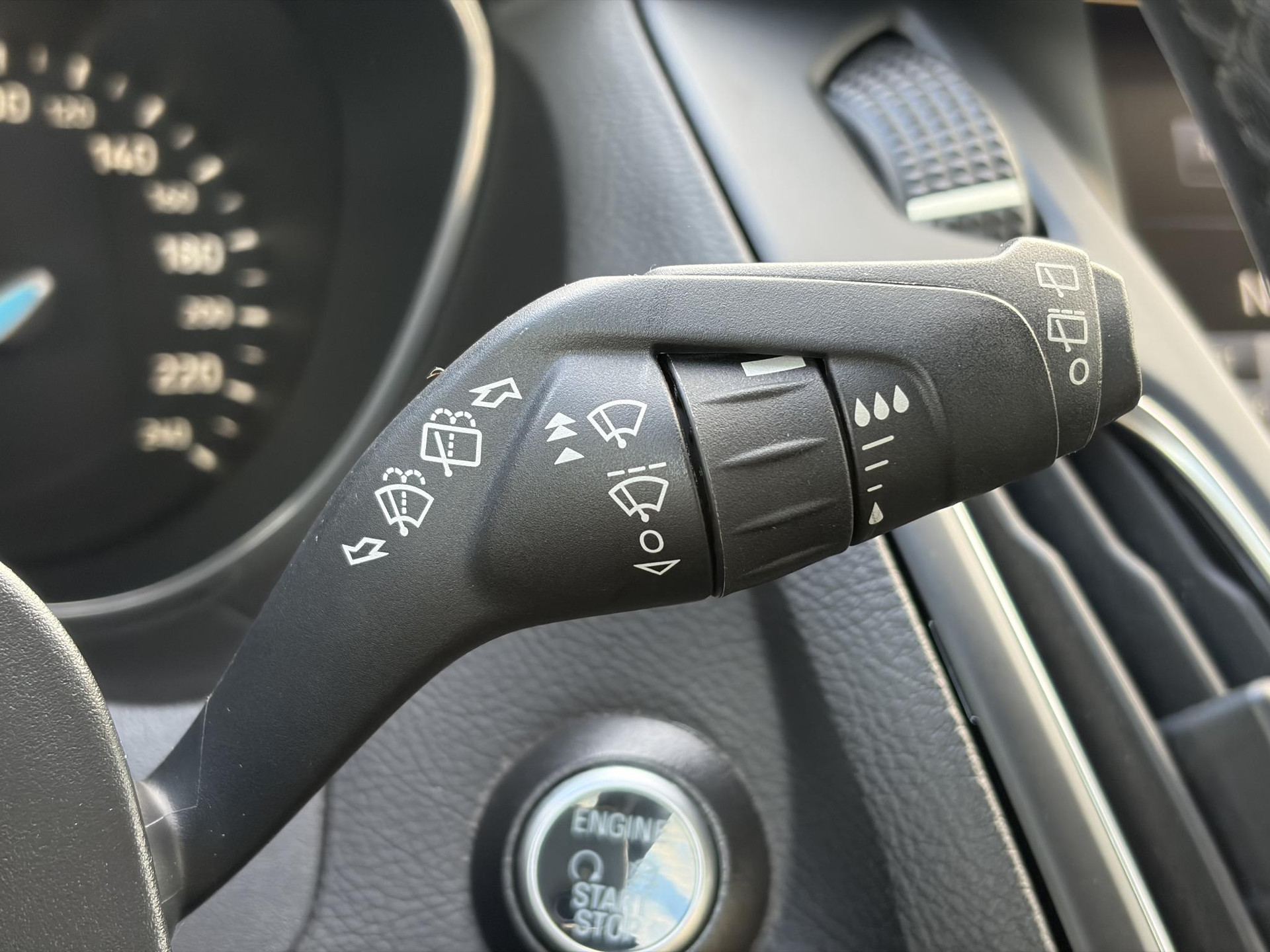 Ford Focus 1.0 Titanium   ✓125pk✓2e Eigenaar✓Navi✓Trekhaak✓6 Bak✓Clima✓Cruise✓Pdc V+A✓Net Beurt gehad✓17''Lm velgen✓N.A.P✓N.A.P✓Apk tot 09-2027