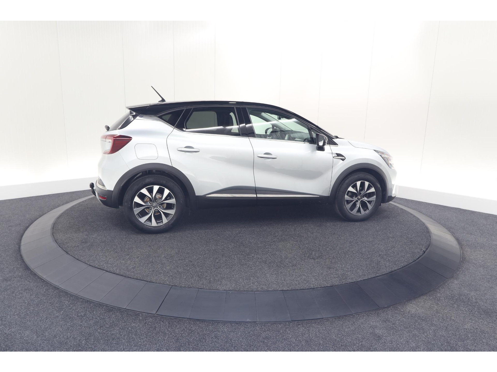Renault Captur TCe 90 Intens | Trekhaak | Camera | Navigatie | Parkeersensoren | Apple Carplay