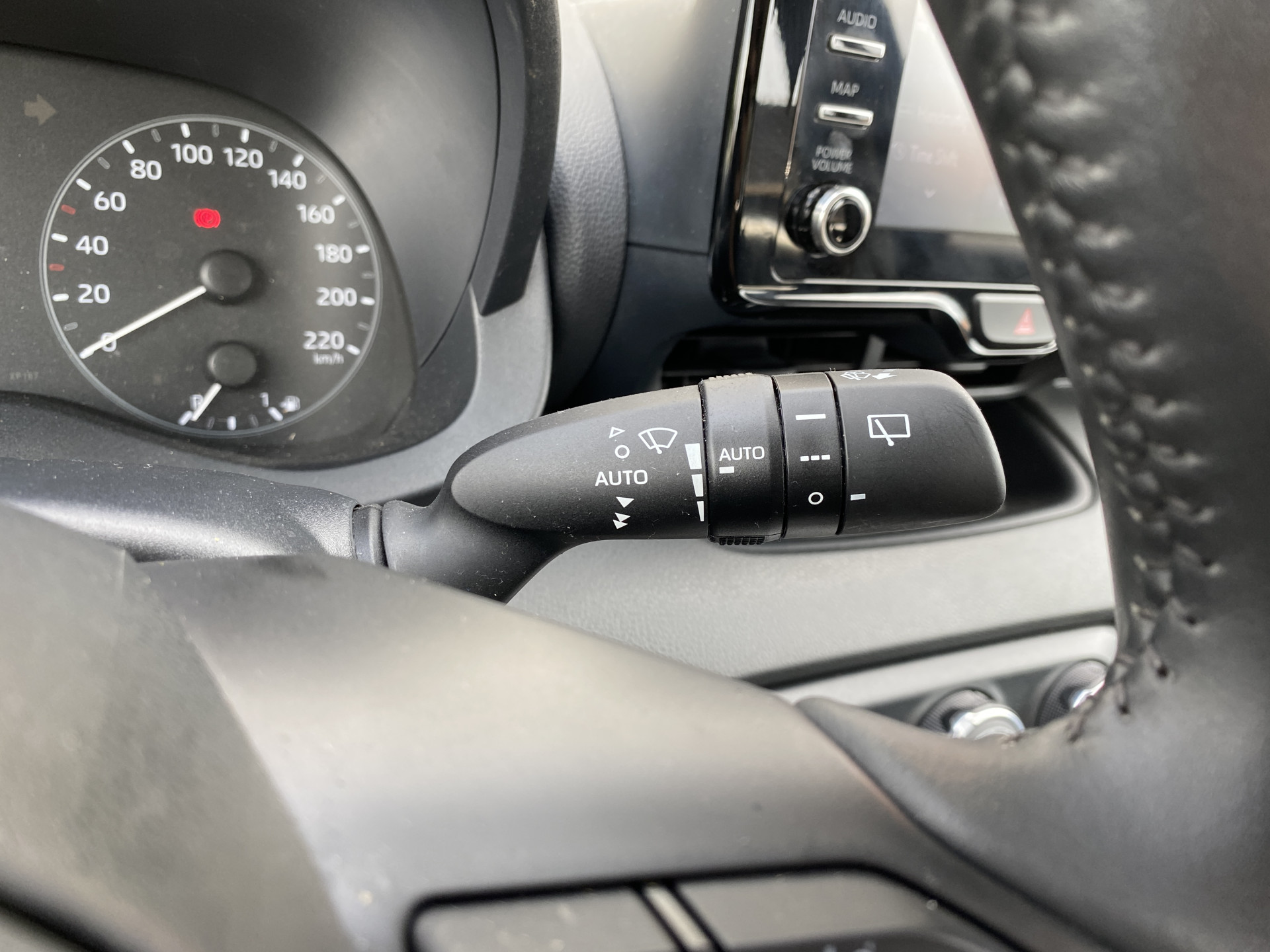 Toyota Yaris 1.0 VVT-i Active | 1e eigenaar | apple carplay/android auto | trekhaak | camera | adaptieve cruise | BTW