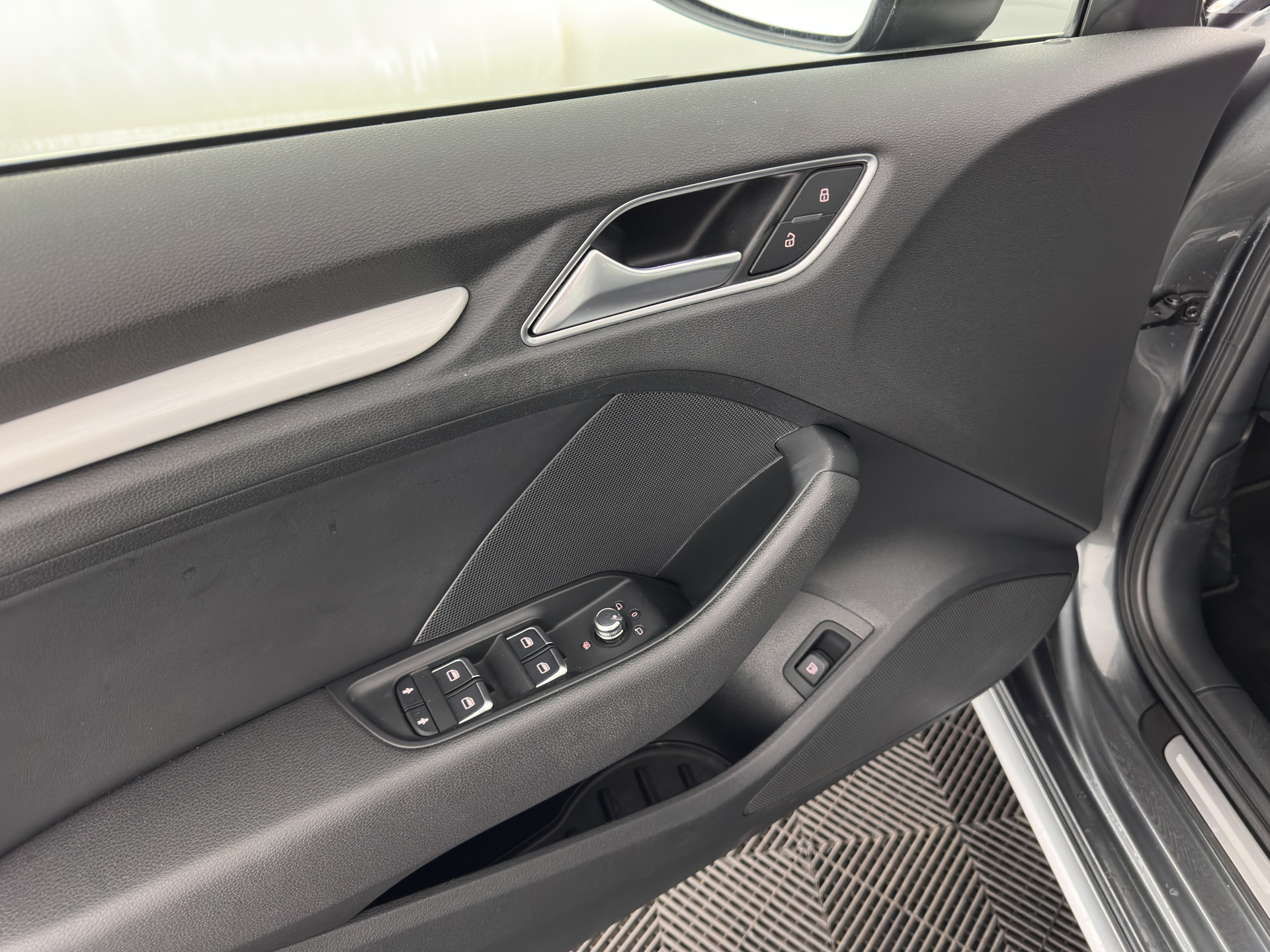 Audi A3 Sportback 1.4 e-tron Plug-In Pro Line plus Aut. *LEATHER-FABRIC | FULL-LED | NAVI-FULLMAP | KEYLESS | SPORT-SEATS | AUDI-SOUND | TOWBAR | 17''ALU*