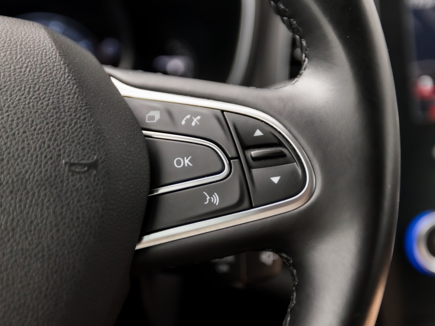 Renault Mégane Estate 1.2 TCe Bose Sport (APPLE CARPLAY, NAVIGATIE, LEDER, CAMERA, GETINT GLAS, SPORTSTOELEN, PARKEERSENSOREN, CRUISE, NIEUWSTAAT)