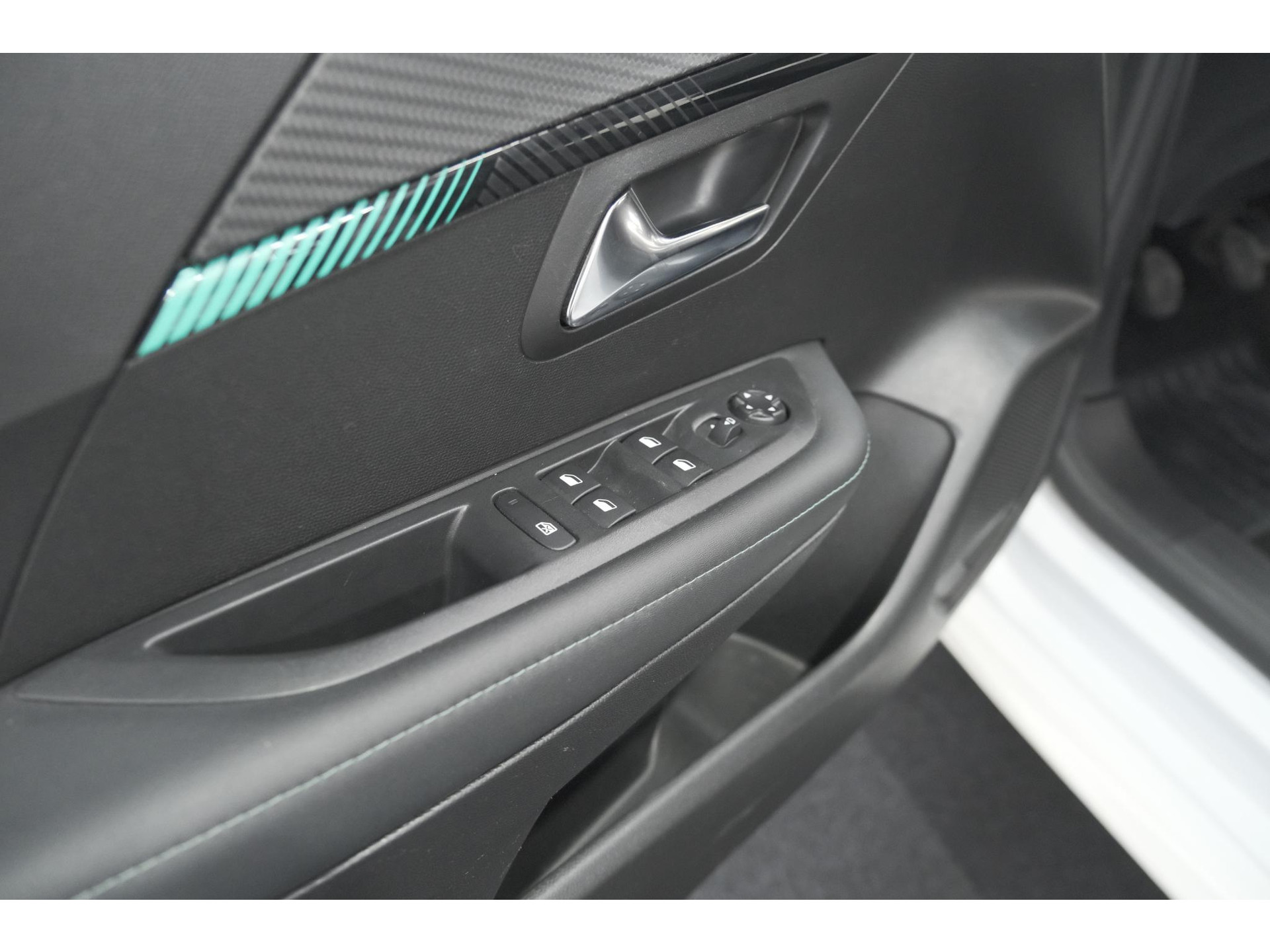 Peugeot 208 PureTech 100 PK Allure | Apple Carplay | Parkeersensoren | Lichtmetalen velgen