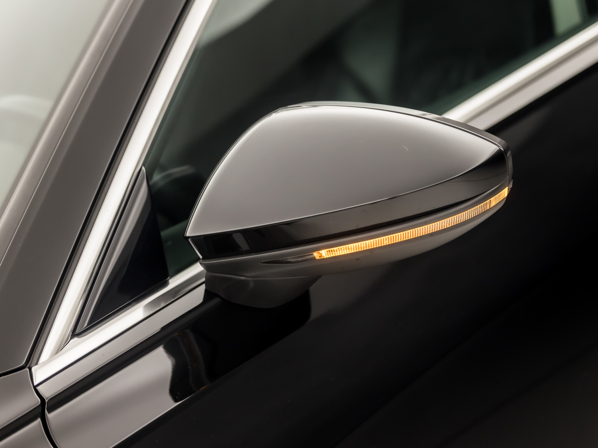 Audi A6 Avant 55 TFSI e quattro S-Line Competition 368Pk Automaat (2X S-LINE, APPLE CARPLAY, SPORTZETELS, NAPPA LEDER, MEMORY SEATS, CAMERA, ADAPTIVE CRUISE, ELEK ACHTERKLEP, STOELVERWARMING ACHTER, NIEUWSTAAT)