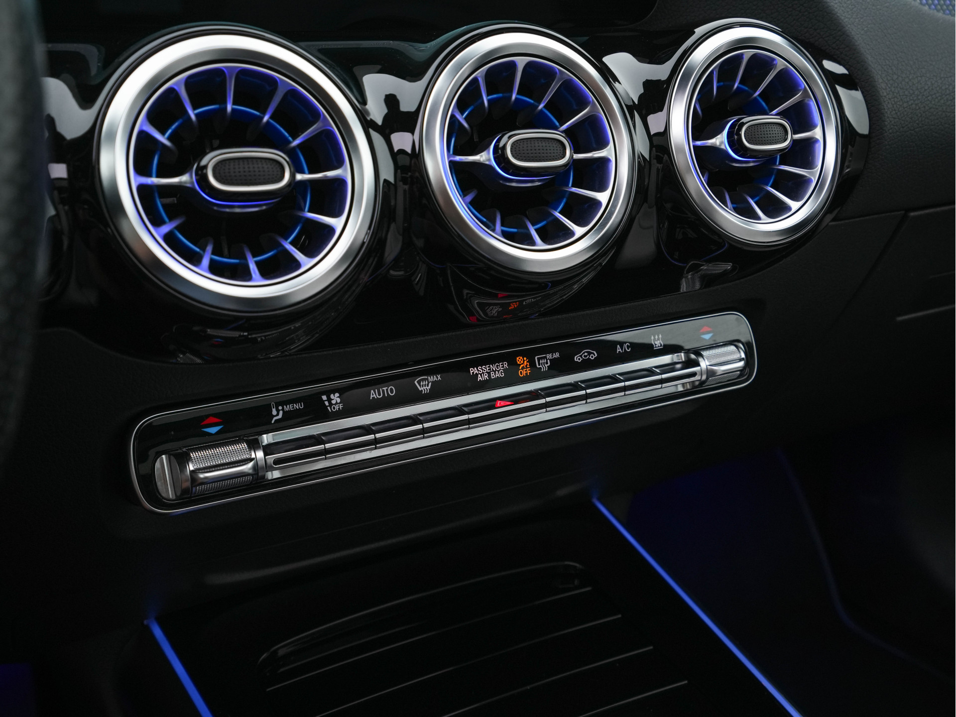 Mercedes-Benz EQA 250 Edition-1 Sport-Pack 67 kWh [ 3-Fase ] {SOH-95% } *PANO | HEAD-UP | DISTRONIC-PLUS | BURMESTER-AUDIO | WIDE-SCREEN-DIGI-COCKPIT | FULL-LED | FUFLL-LEATHER | MEMORY-PACK | TOP-VIEW | NAVI-FULLMAP | DAB+ | KEYLESS | HEATED-SPORTSEAT