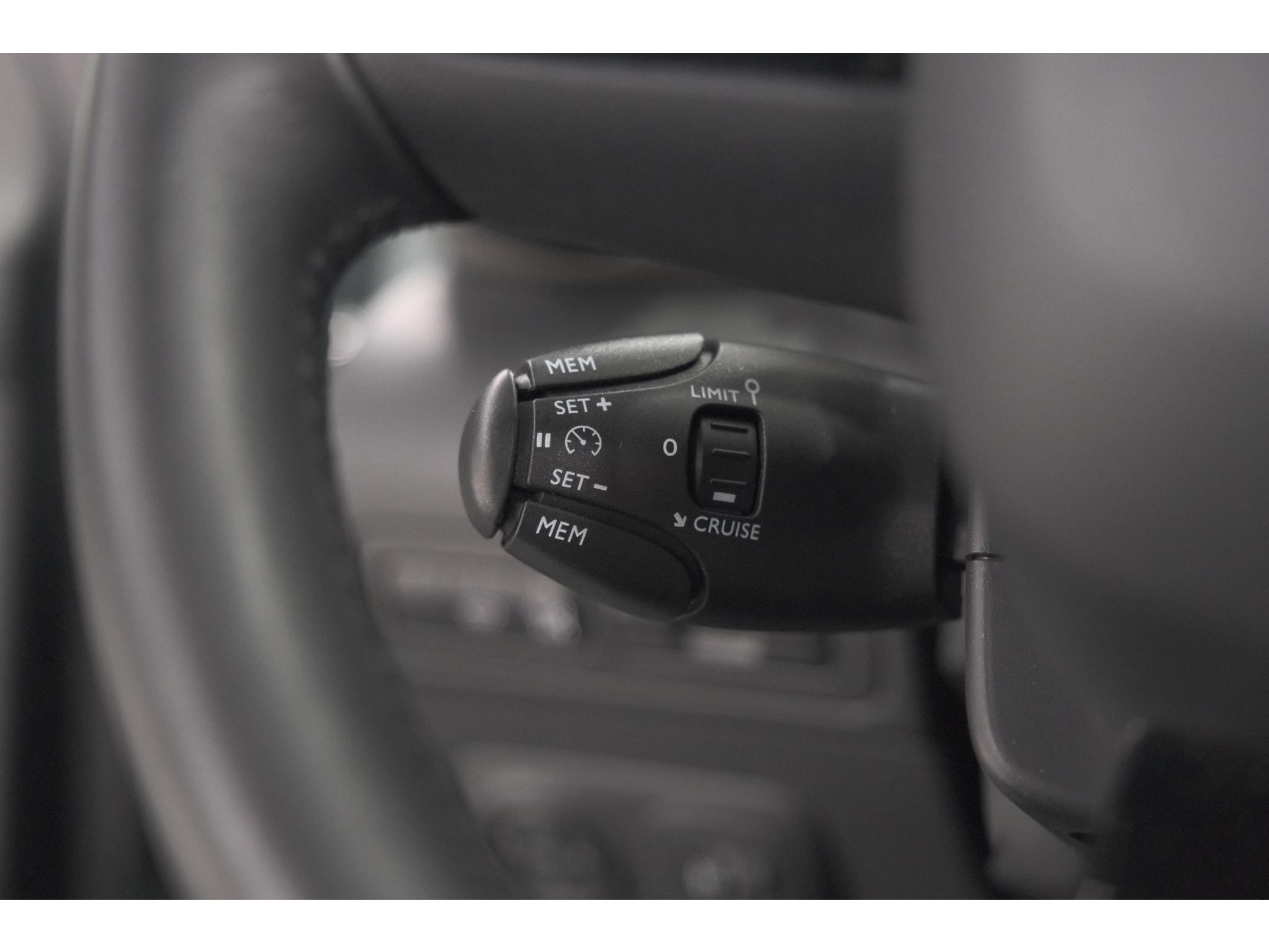 Citroen C3 Aircross PureTech 130 EAT6 Shine | Schuif-/Kanteldak | Camera | Dodehoekdetectie | Head-Up Display