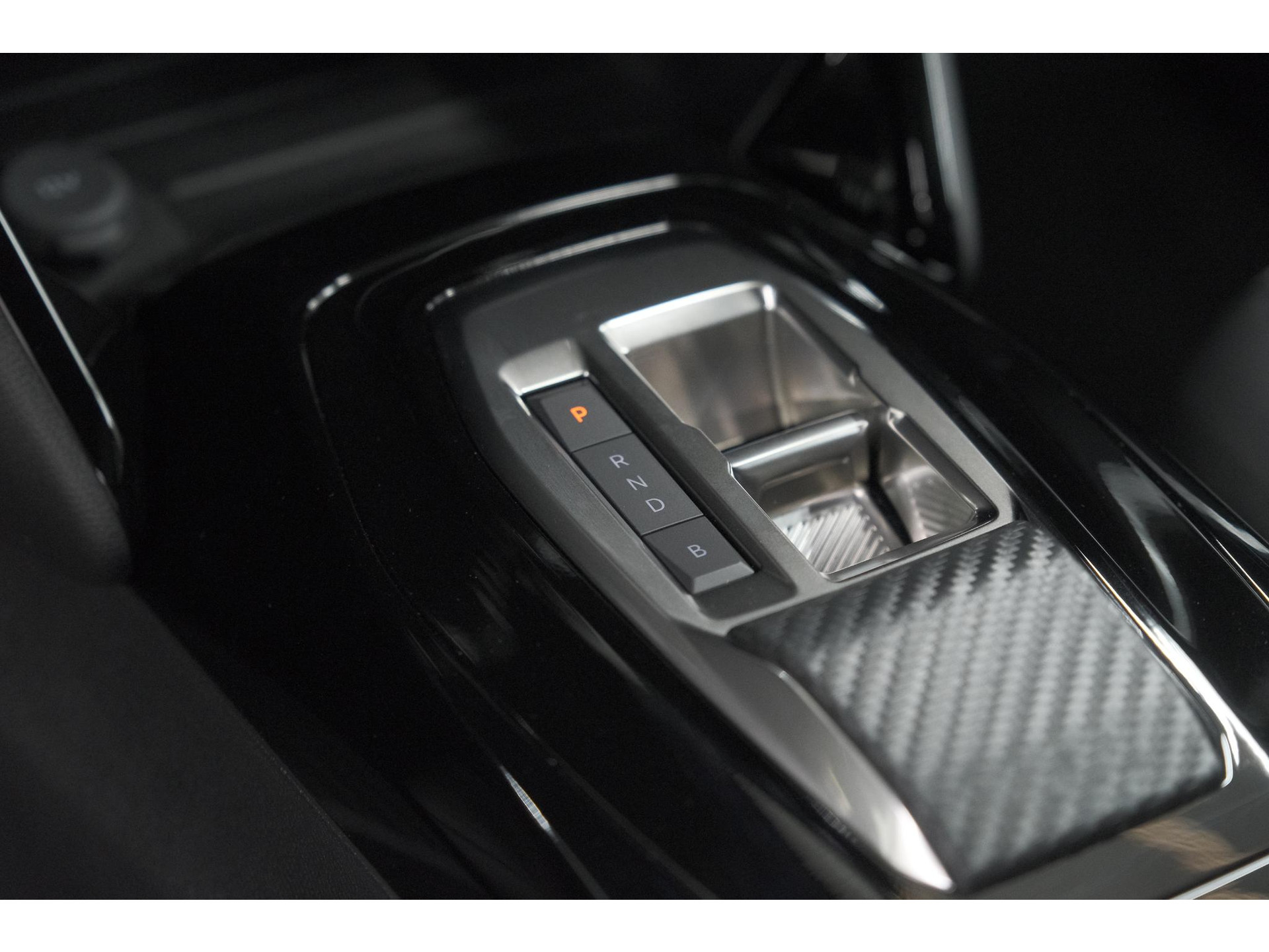 Peugeot e-2008 EV Allure 54 kWh | 11 KW Lader | Warmtepomp | Apple Carplay | Parkeersensoren