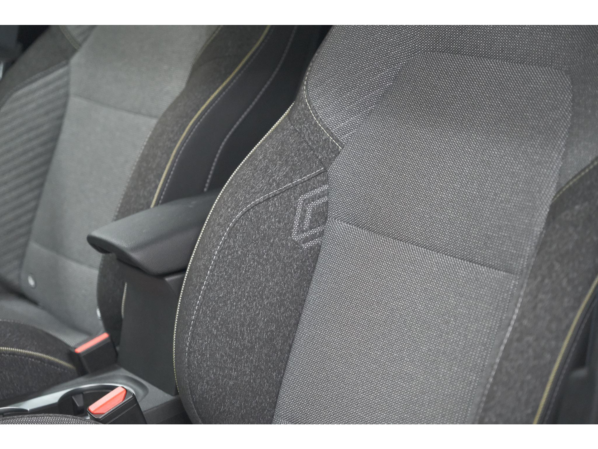 Renault Captur TCe 90 Techno | Nieuw Model | Camera | Navigatie | Apple Carplay | Pack Full Screen | 18 Inch Lichtmetalen Velgen