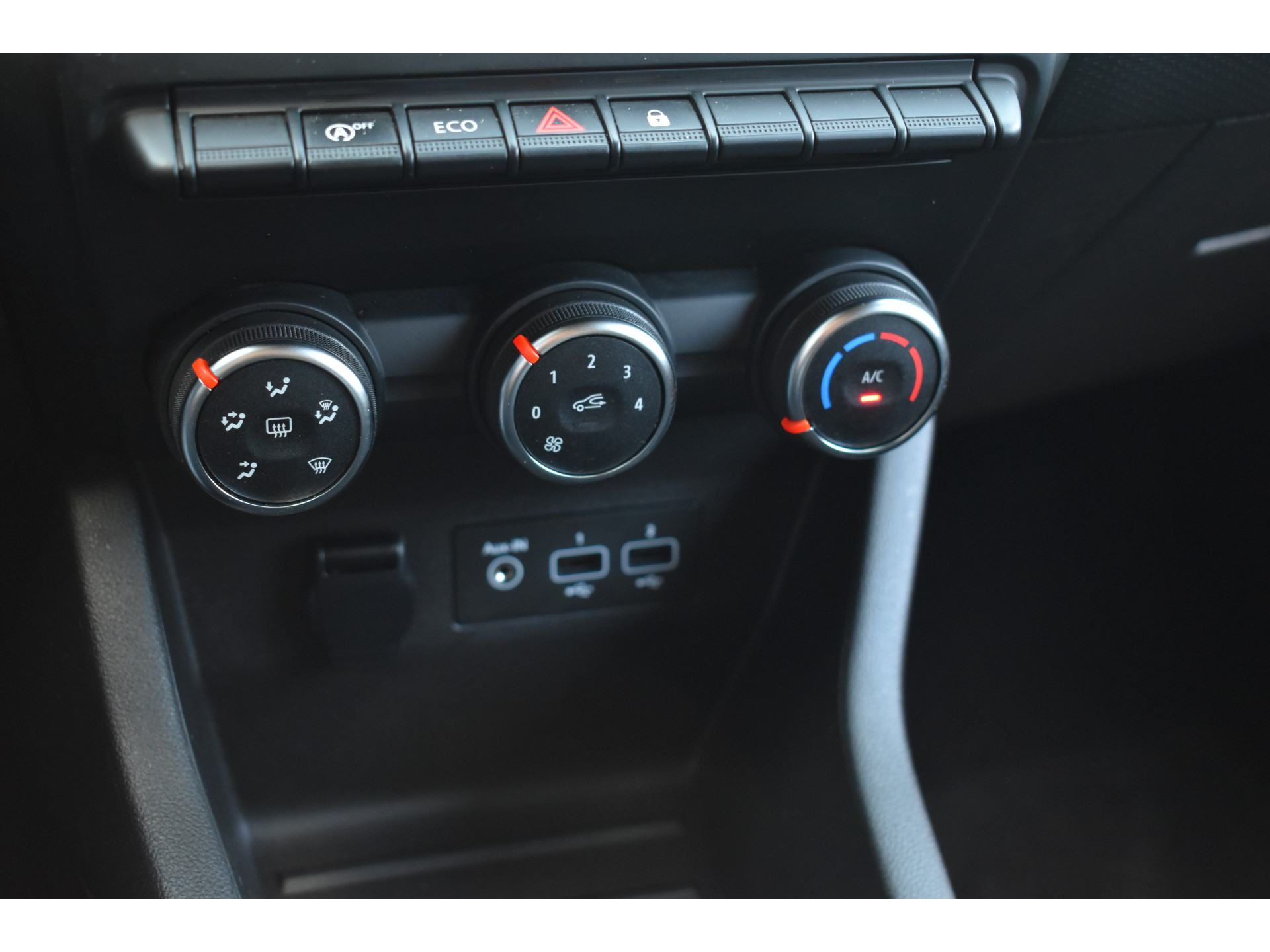 Renault Clio 1.0 TCe Bi-Fuel Zen G3 Gas dus super voordelig rijden 215,- per 3 maanden wegenbelasting Prijs incl. btw Gas kost 0,83 cent per liter