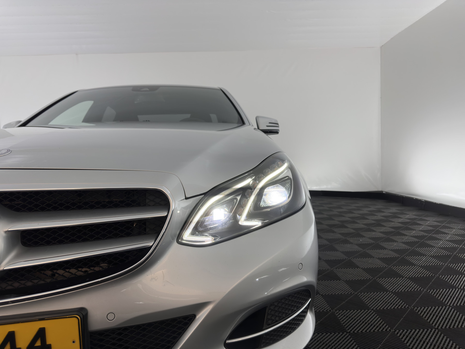 Mercedes-Benz E-klasse 200 CDI Ambition Avantgarde Aut. *LEATHER | FULL-LED | HEATED-COMFORTSEATS | CAMERA | ECC | CARPLAY | PDC | CRUISE | PRIVACY-GLASS | 18''ALU*