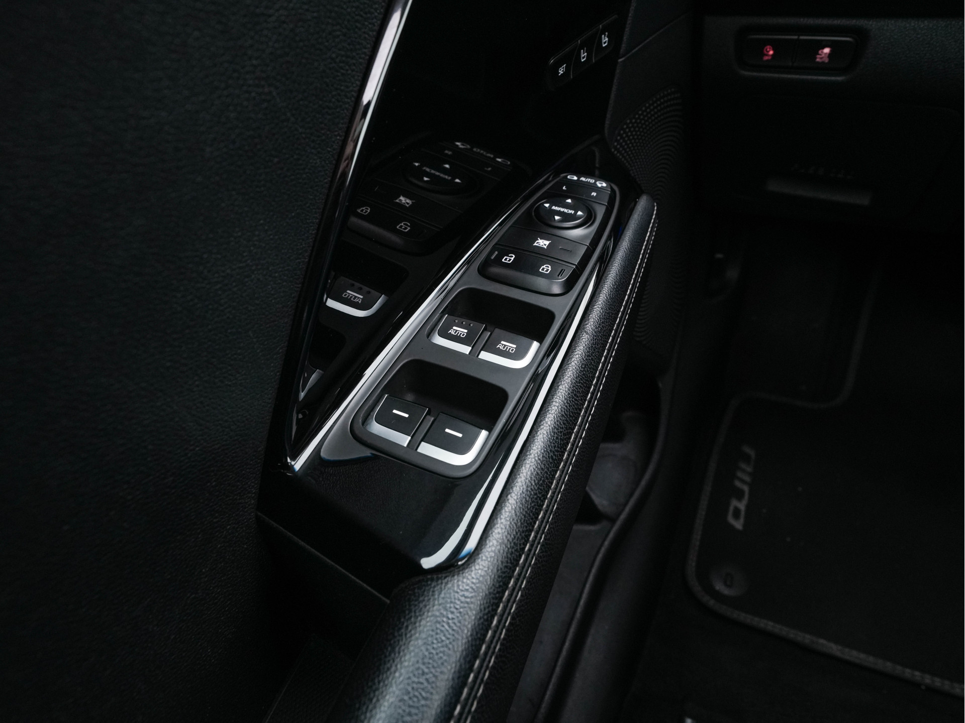 Kia e-Niro ExecutiveLine 64 kWh [ 3-Fase ] {SOH-100%} (INCL-BTW) Aut. *PANO | LEATHER | JBL-AUDIO | FULL-LED | NAVI-FULLMAP | DAB | ADAPTIVE-CRUISE | CAMERA | MEMORY-PACK | LANE-ASSIST | CCS-FASTLOADER | KEYLESS | DIGI-COCKPIT | 17"ALU*