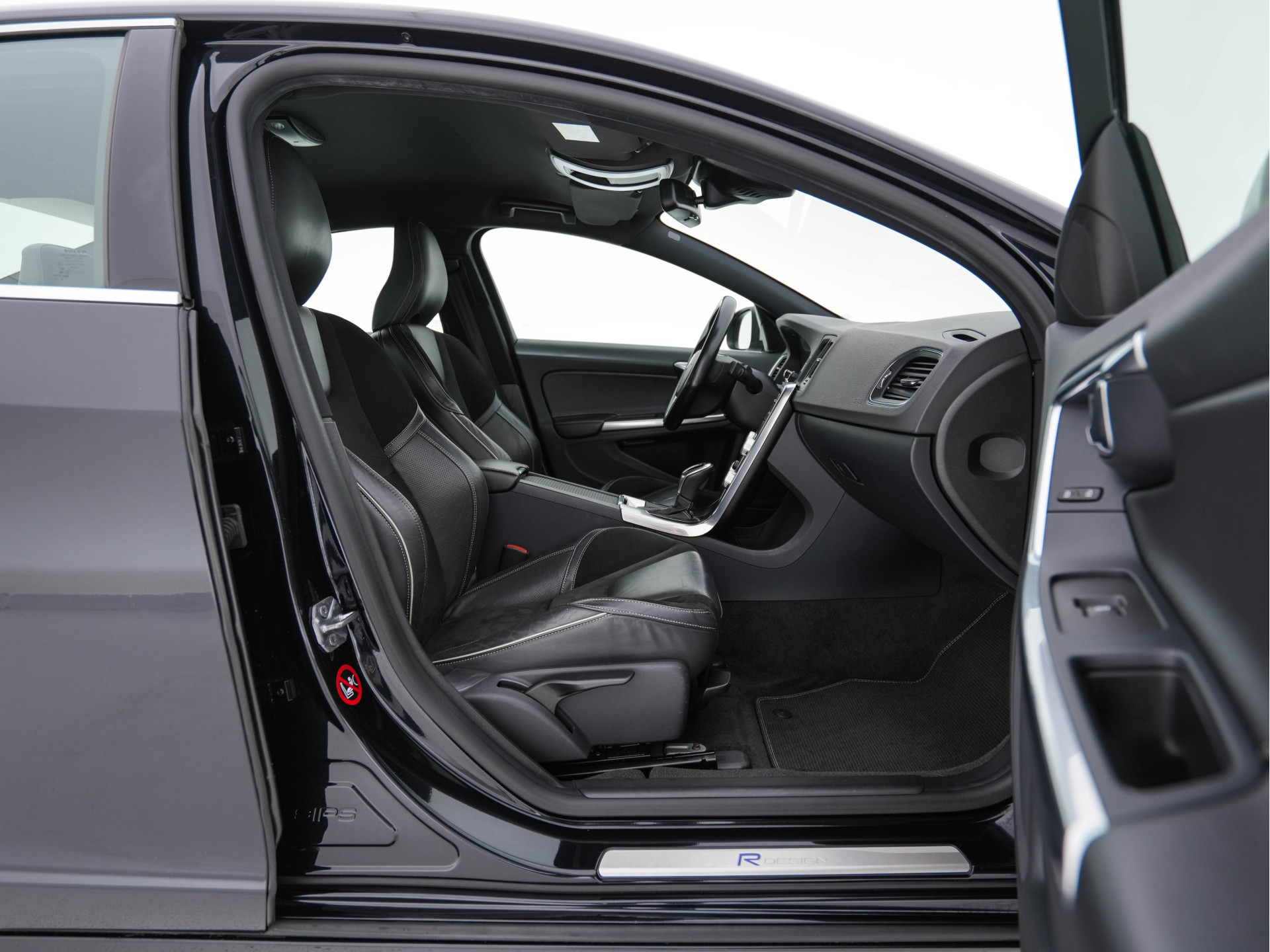 Volvo S60 1.6 T3 R-Design Summum Aut. *LEATHER-MICROFIBRE | NAVI-FULLMAP | SPORT-SEATS | ECC | PDC | CRUISE | 18''ALU*