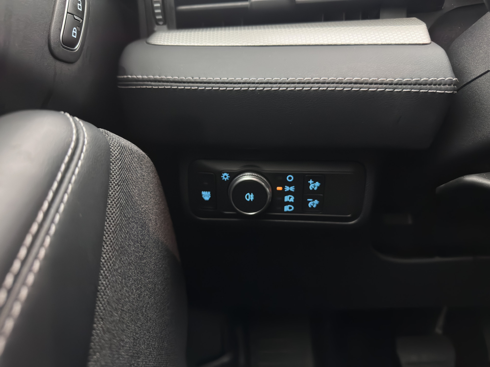 Ford Mustang Mach-E RWD 75 kWh (3-Fase) {SOH-93%} (INCL-BTW) Aut. *LEATHER | FULL-LED | DAB+ | DIGI-COCKPIT | KEYLESS | NAVI-FULLMAP | TOPVIEW | LANE-ASSIST | BLINDSPOT | CARPLAY | HEATED-COMFORTSEATS | PRIVACY-GLASS |TOWBAR | 18"ALU*