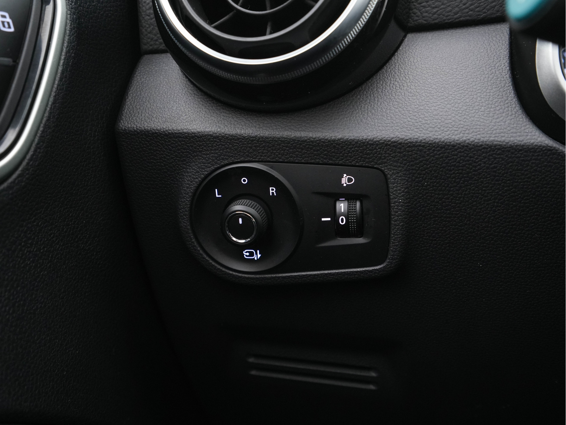 MG ZS EV Luxury 45 kWh { SOH-90%} (INCL-BTW) *PANO | LEATHER | CCS-FASTLOADER | KEYLESS | NAVI-FULLMAP | ADAPTIVE-CRUISE | CAMERA | CARPLAY | DAB | LANE-ASSIST | SPORT-SEATS | 17"ALU*