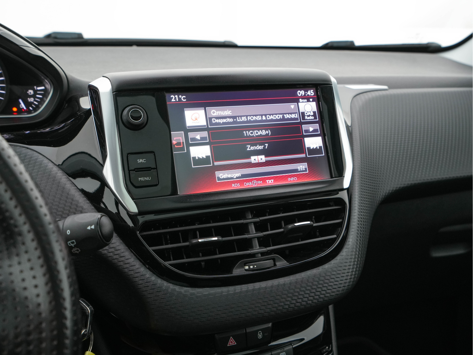 Peugeot 208 1.6 BlueHDi GT-line *PANO | LEATHER-FABRIC | JBL-AUDIO | HEATED-SPORTSEATS | NAVI-FULLMAP | CAMERA | DAB+ | PRIVACY-GLASS | TOWBAR | 17''ALU*