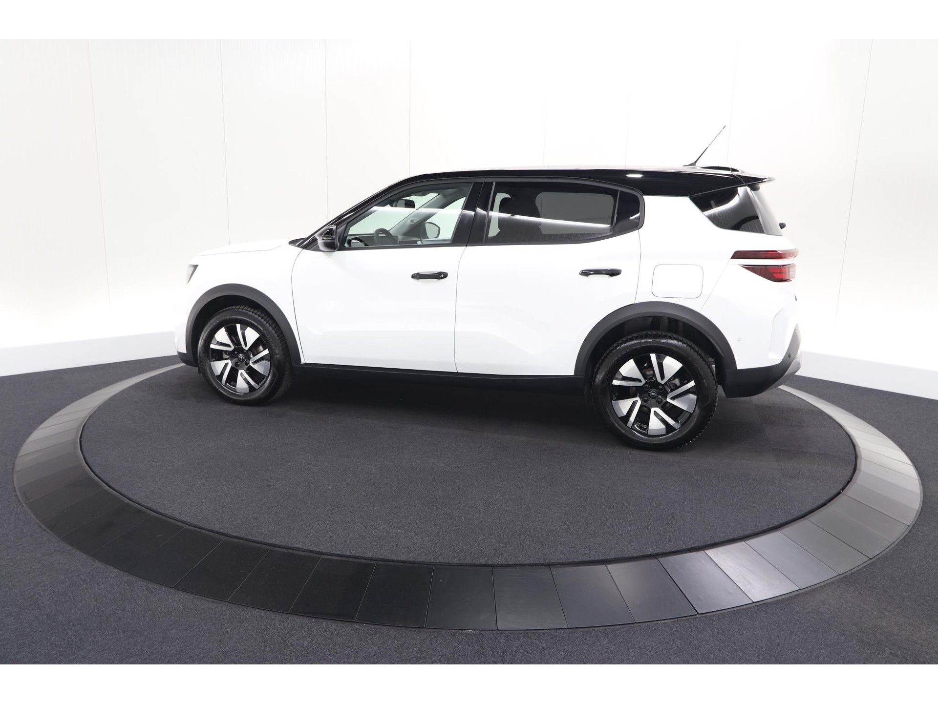 Opel Frontera 1.2 Turbo Hybrid 145 GS | 7 Zitplaatsen | Camera | Dodehoekdetectie | Navigatie