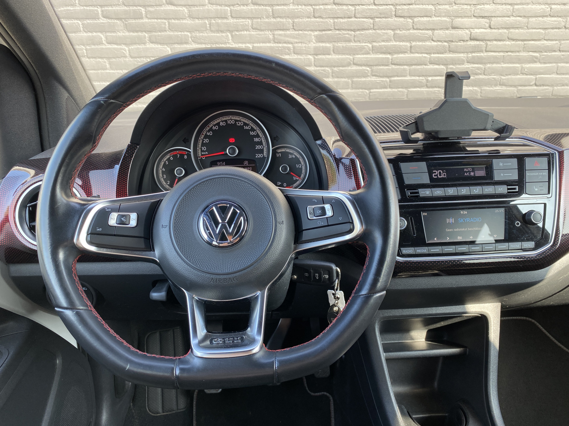 Volkswagen Up! 1.0 TSI GTI 116 pk | 17 inch lichtmetaal | stoelverwarming | climate control | zwart dak-spiegels | NL auto