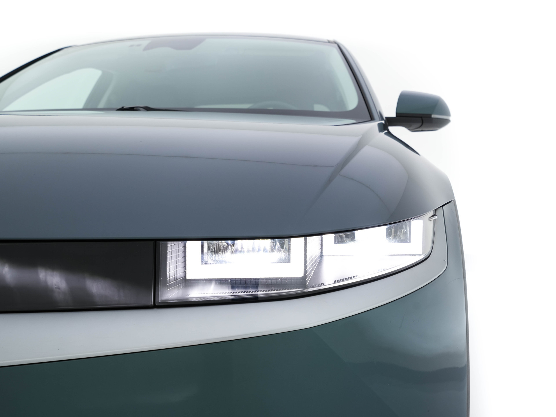 Hyundai IONIQ 5 Connect+ AWD 77.4 kWh [3-FASE]  { SOH-92% } (INCL-BTW) Aut.* HEATPUMP | LEATHER | BOSE-AUDIO | FULL-LED | DIGI-COCKPIT | AMBIENT-LIGHT | DAB | SHIFT-PADDLES | HEAD-UP | NAVI-FULLMAP | KEYLESS | CAMERA | HEATED-COMFORTSEATS | ...