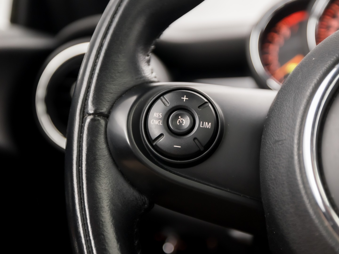 MINI One 1.5 Cooper Marylebone (PANORAMADAK, NAVIGATIE, CLIMATE, LEDER, STOELVERWARMING, SPORTSTOELEN, UNIUN JACK ACHTERLICHTEN, GETINT GLAS, NIEUWSTAAT)