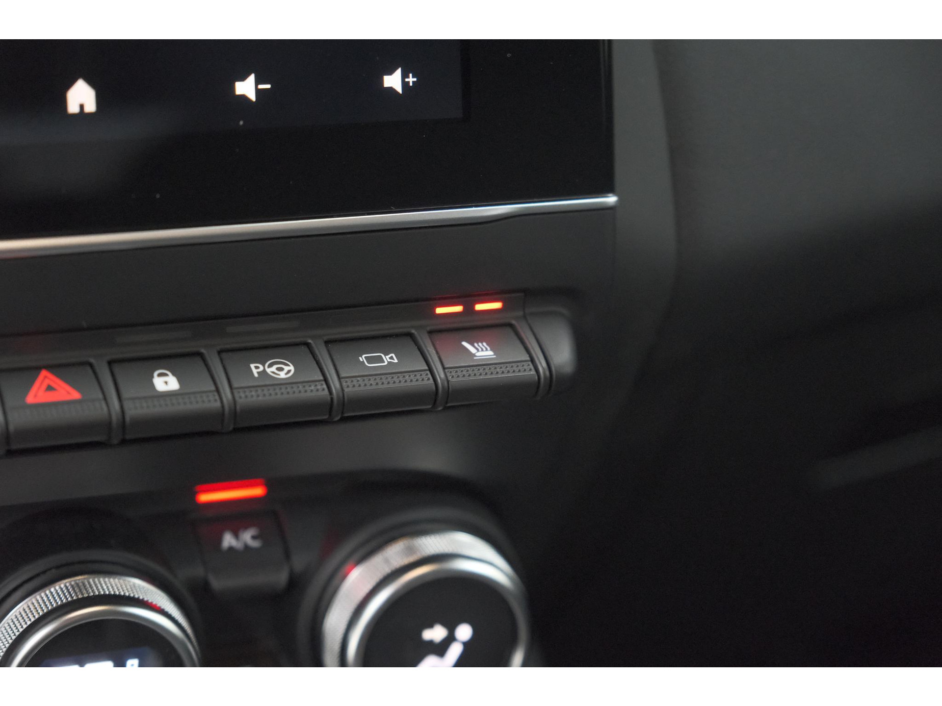 Renault Captur Mild Hybrid 140 EDC Techno | 360 Camera | Groot scherm | Stoelverwarming | Parkeersensoren | Allseason banden