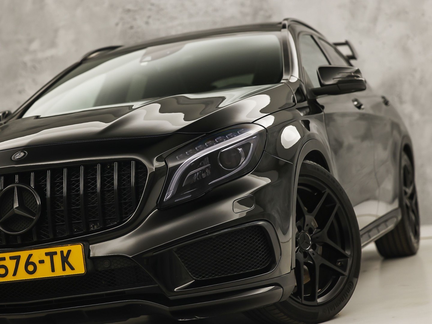 Mercedes-Benz GLA AMG 45 4MATIC Automaat 360Pk (PANORAMAKDAK, NAVIGATIE, MEMORY SEATS, KUIPSTOELEN, STOELVERWARMING, SPOILER, NIEUWE APK, NIEUWSTAAT)