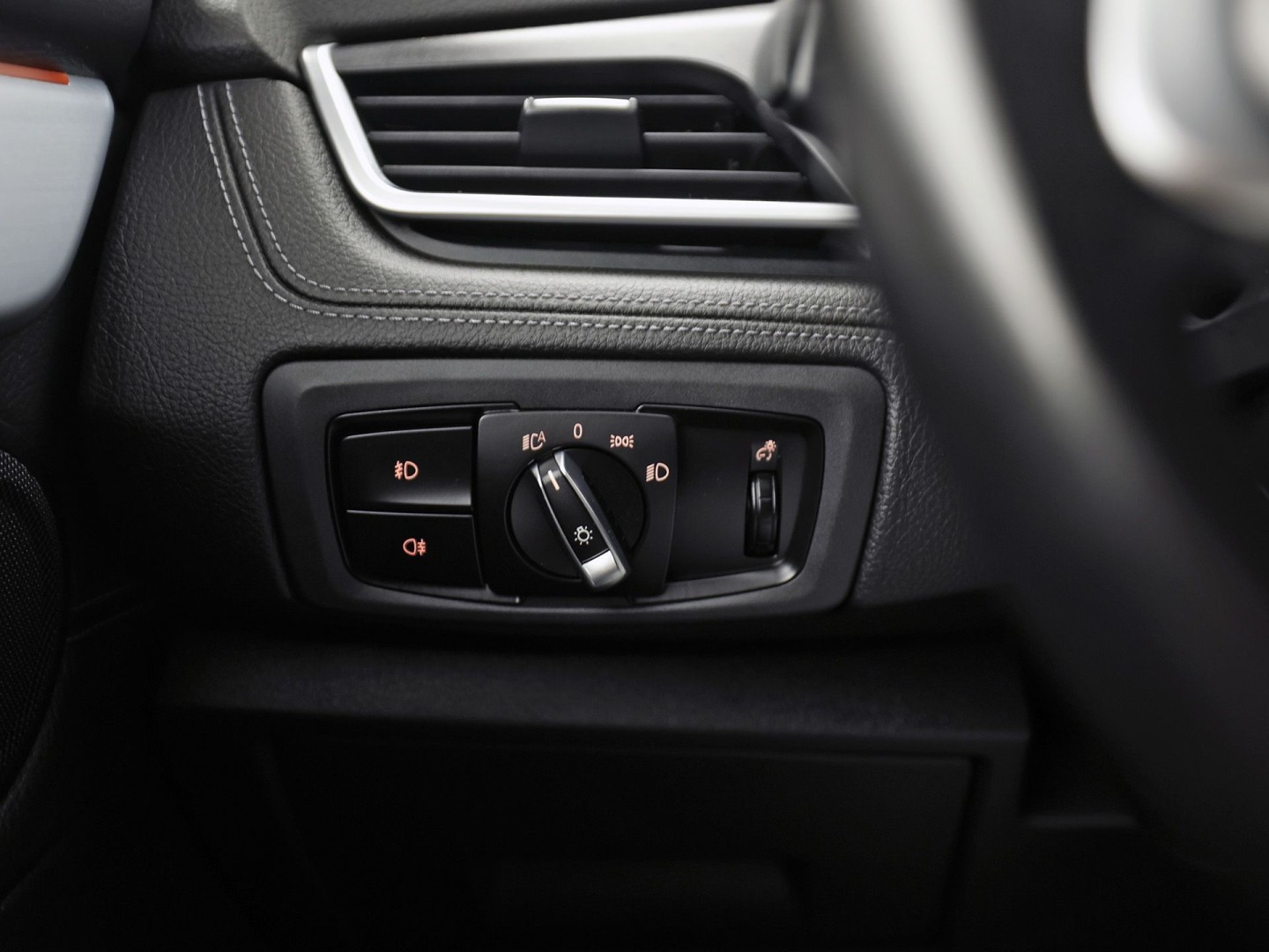BMW 2 Serie 225xe Sport High Executive xDrive 225Pk Automaat (GROOT NAVI, SOH 89,7%, HEAD-UP DISPLAY, LEDER, STOELVERWARMING, SPORTSTOELEN, PARKEERSENSOREN, NIEUWE APK, NIEUWSTAAT)