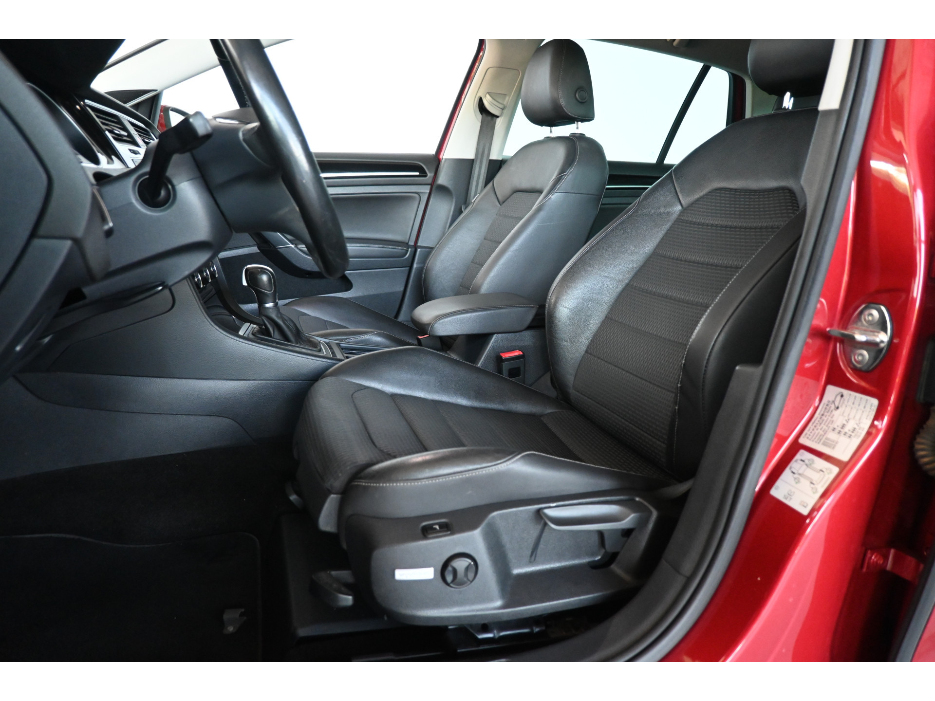 Volkswagen Golf 1.4 TSI Highline Nap Automaat Navigatie Cruise Clima Stoelverwarming Massage Inruil Mogelijk