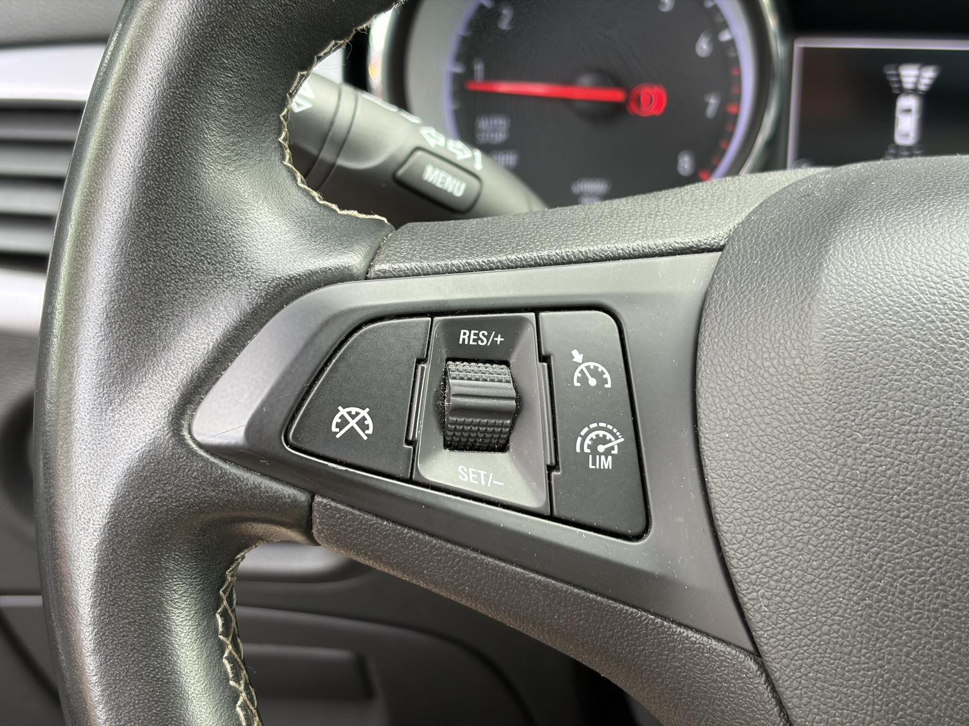Opel Astra Sports Tourer 1.2 Business Executive ✓1e Eigenaar✓146pk✓Camera✓Trekhaak✓Carplay✓Airco✓Cruise✓Pdc V+A✓Lm velgen✓Comfortstoelen✓6 Bak✓N.A.P✓Nieuwe Apk bij Aflevering