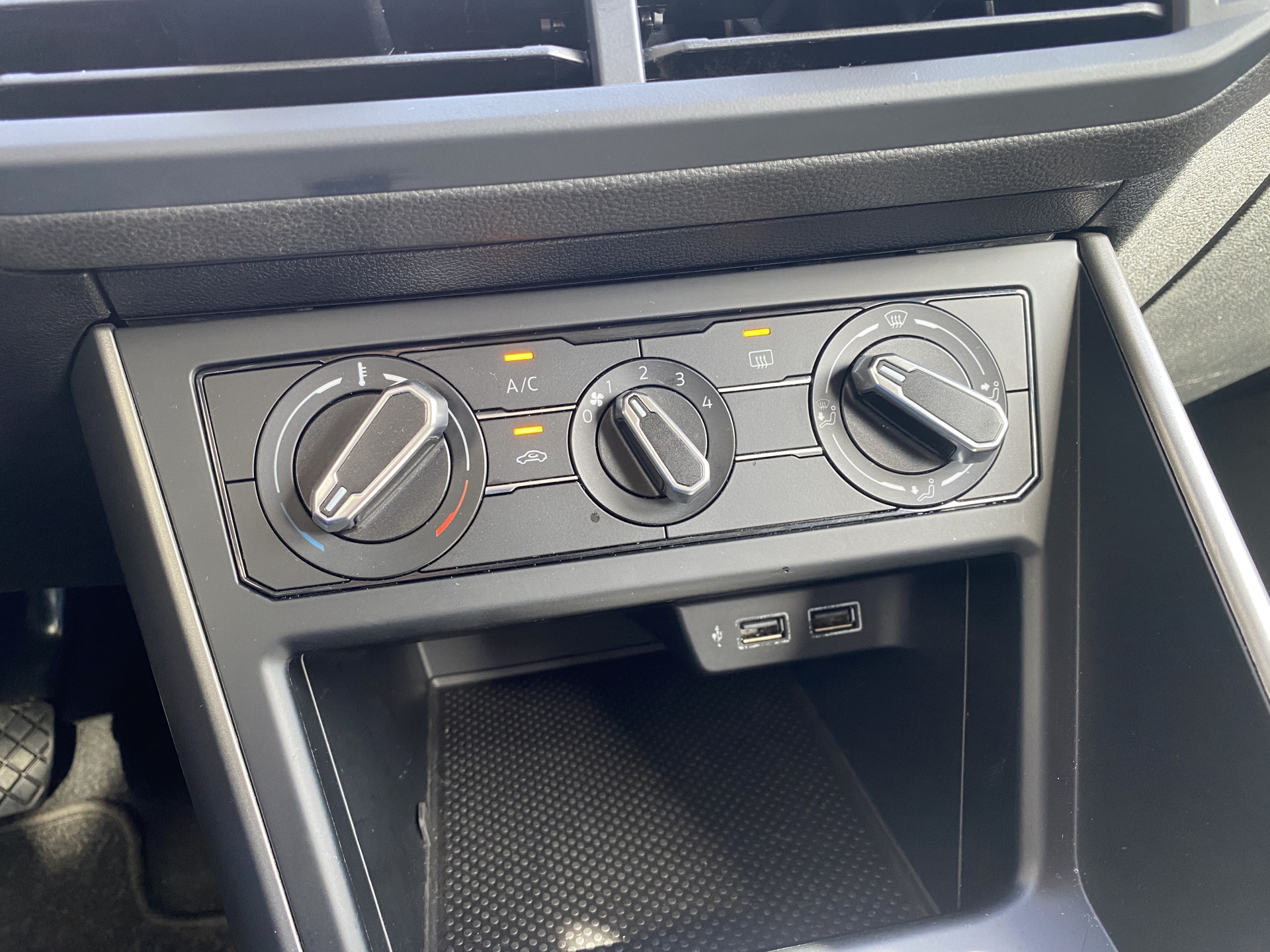Volkswagen Polo 1.0 Comfortline | apple carplay - android auto | airco | cruise control | bluetooth | lichtsensor | NL auto