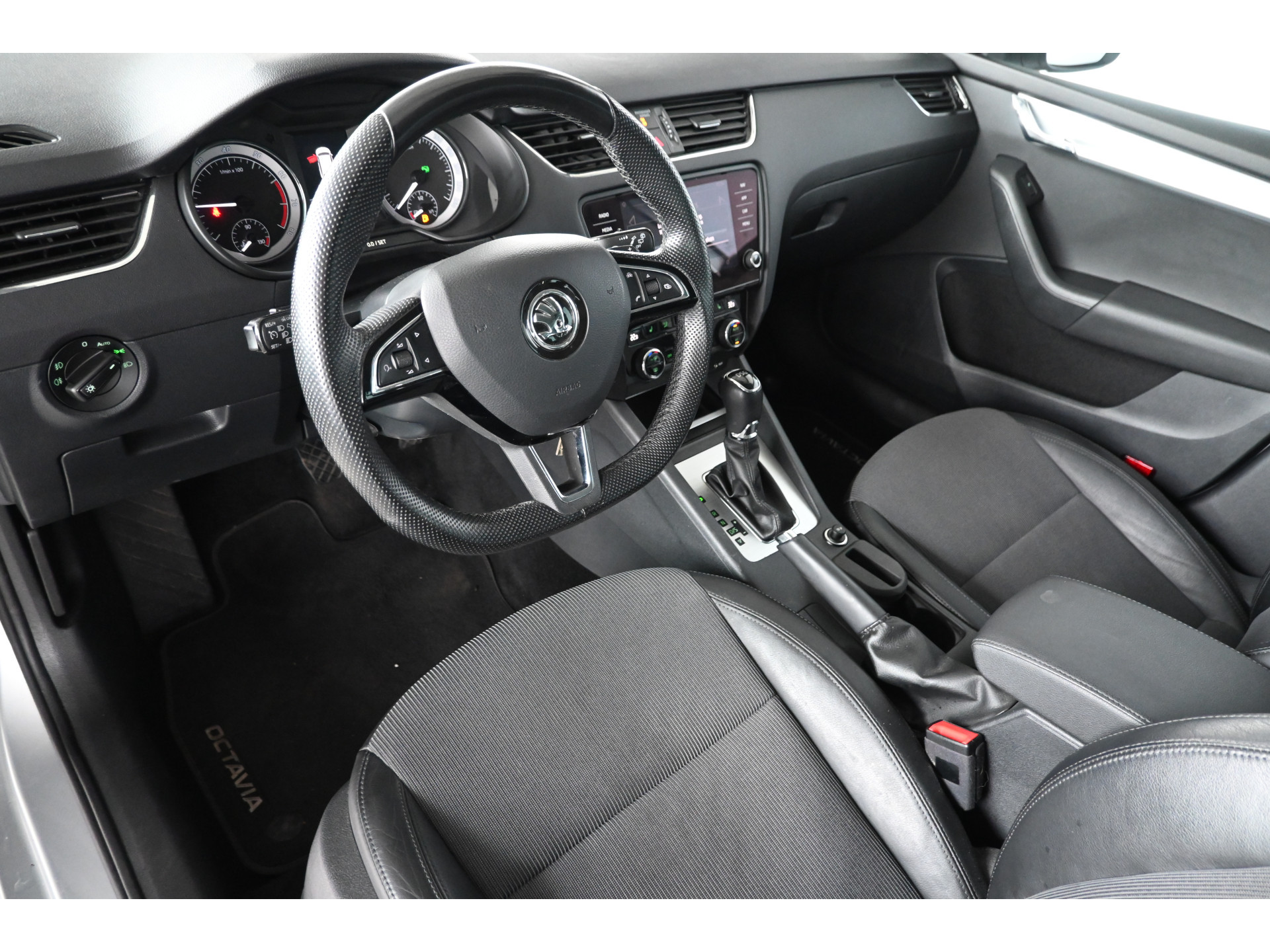 ŠKODA Octavia Combi 1.0 TSI Greentech Ambition Business Automaat Navigatie Stoelverwarming Rijklaarprijs! Inruil Mogelijk!