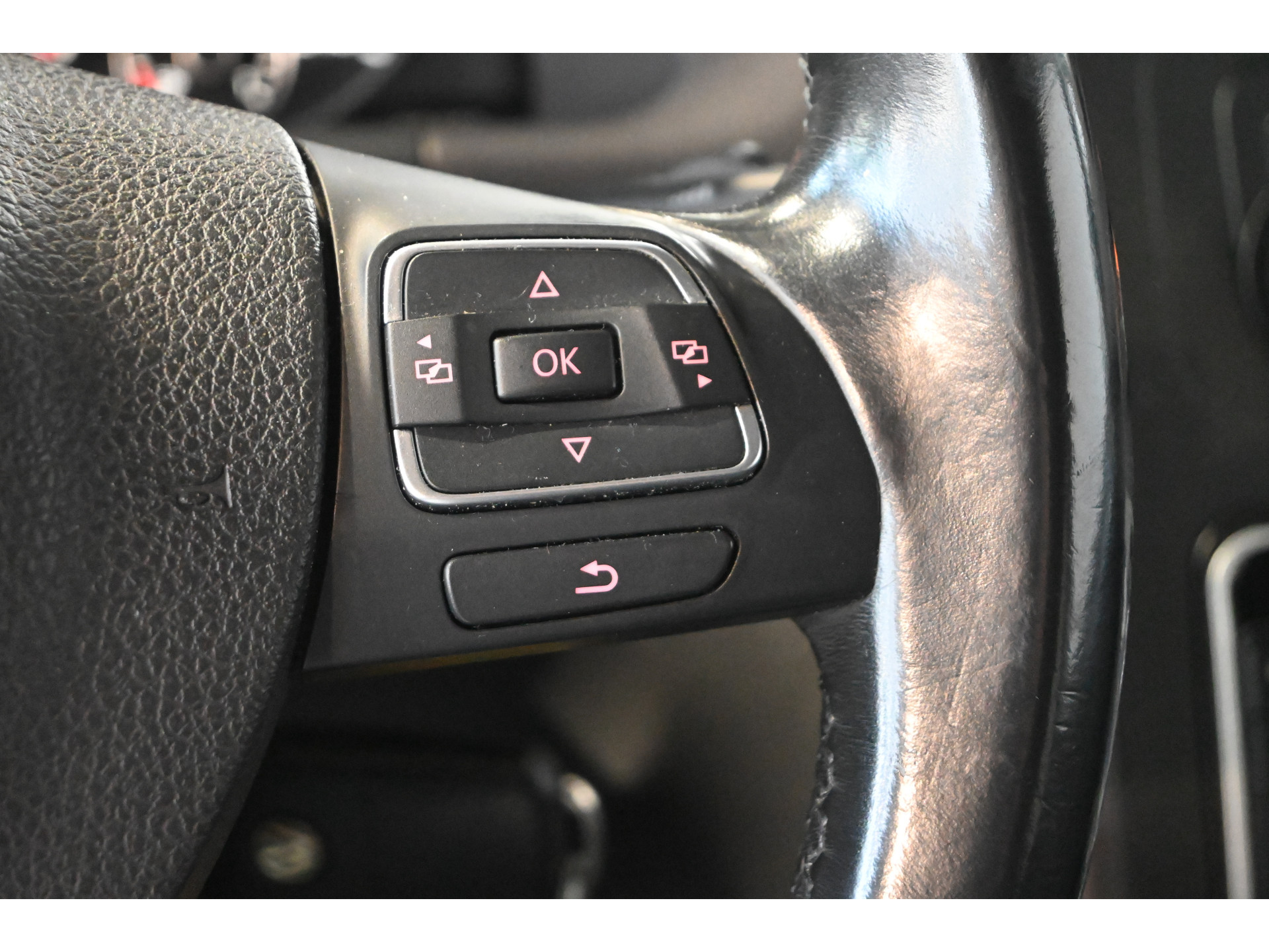 Volkswagen Touran 1.4 TSI Highline Automaat Clima Stoelverwarming Goed Onderhouden! Inruil Mogelijk!
