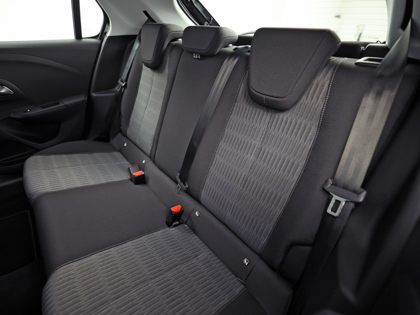 Opel Corsa 1.2 Sport (APPLE CARPLAY, LEDER STUURWIEL, SPORTSTOELEN, ELEK PAKKET, LANE ASSIST, NIEUWSTAAT)