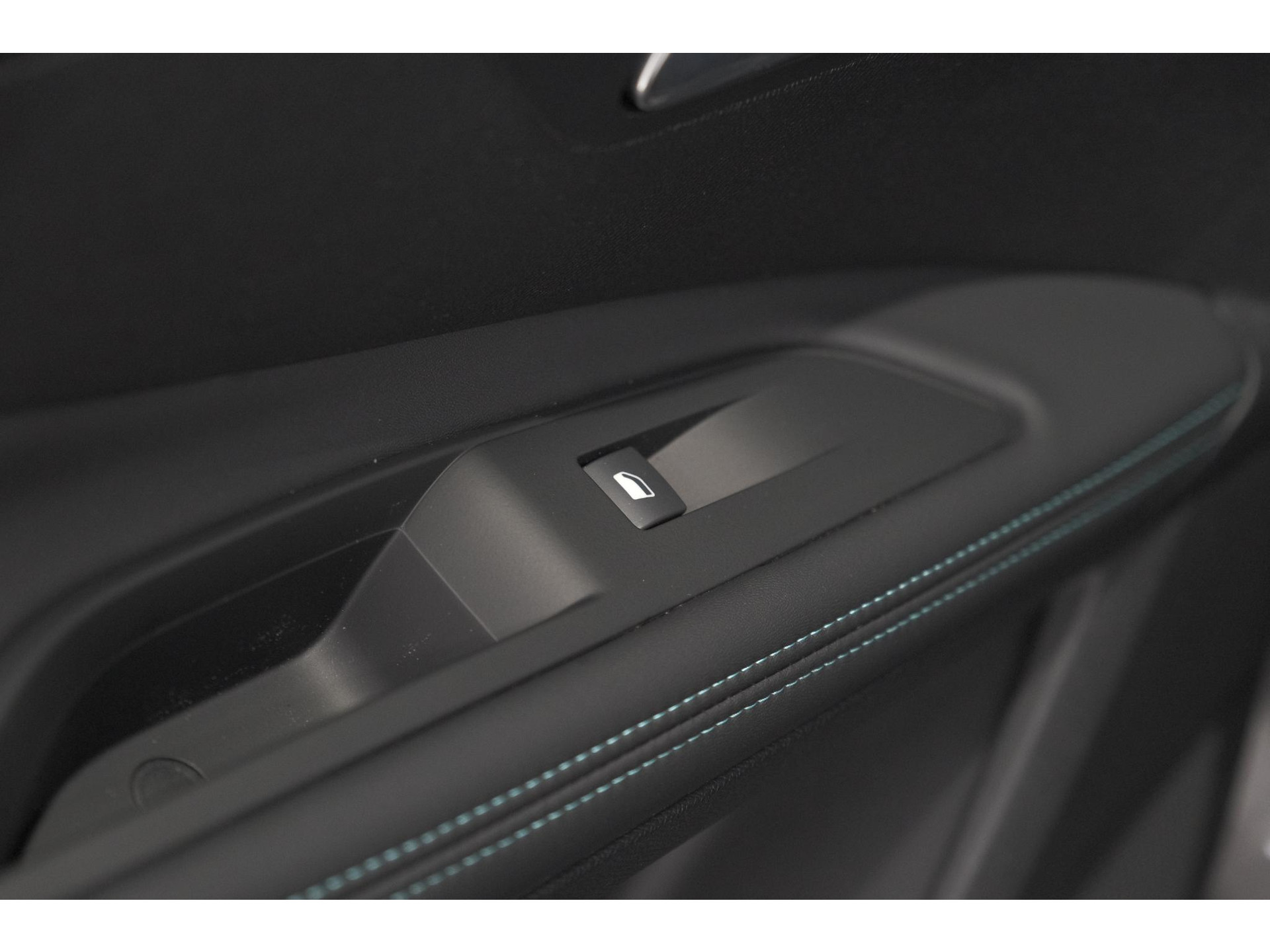 Peugeot 3008 1.6 HYbrid 225 Allure | Camera | Dodehoekdetectie | Navigatie | Apple Carplay
