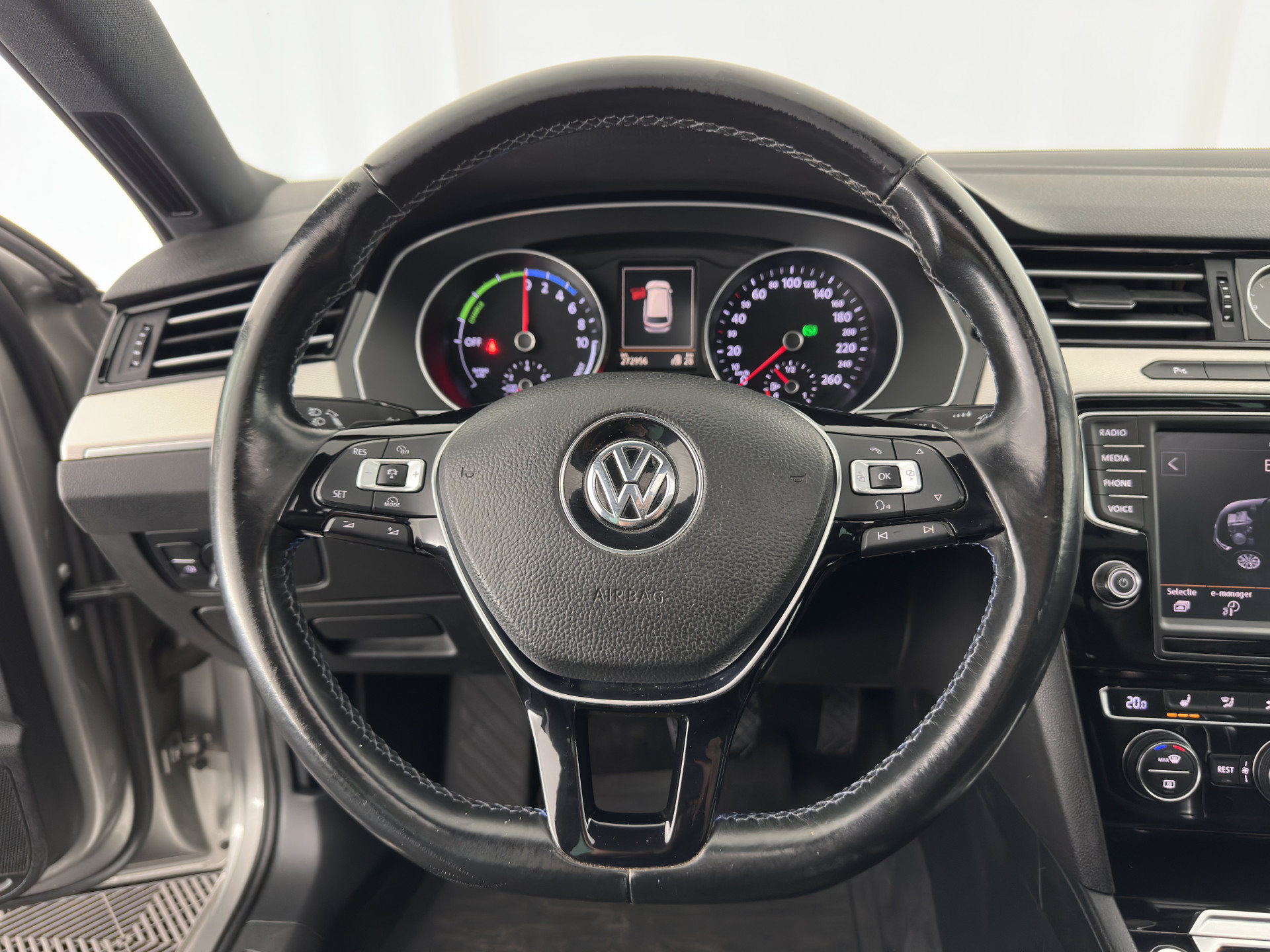 Volkswagen Passat Variant 1.4 TSI GTE Highline Plug-in Aut. *PANO | LEATHER-ALCANTARA | FULL-LED | CAMERA | NAVI-FULLMAP | ADAPTIVE-CRUISE | HEATED-ERGONOMIC-SPORTSEATS | KEYLESS | PDC | ECC | PRIVACY-GLASS | TOWBAR | AMBIENT-LIGHT | KEYLESS | ..