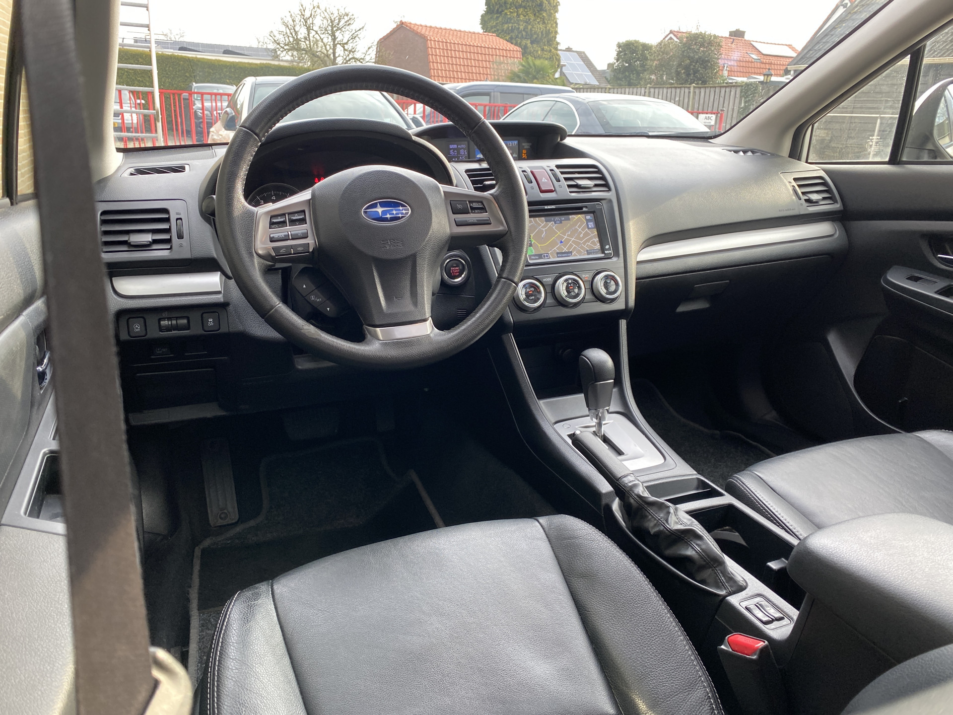 Subaru XV 2.0i Premium AWD 150 pk AUT. | dealer onderhouden | navigatie | leer | schuif-/kanteldak | cruise control | camera