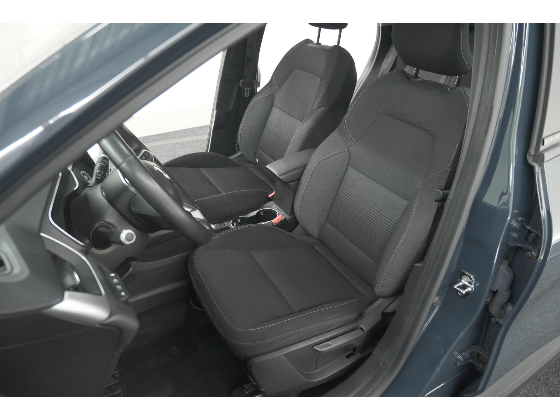 Renault Captur 1.6 E-Tech Plug-in Hybrid 160 Business | Parkeersensoren | Apple Carplay | Navigatie | Climate Control