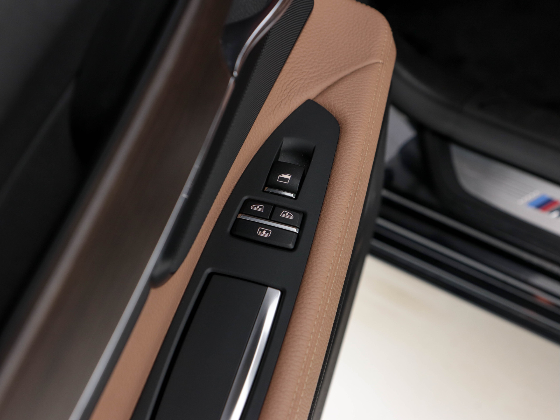 BMW 7-serie 740d xDrive M-Sport Aut. *PANO | LEATHER | FULL-LED | SURROUND-VIEW | NAVI-FULLMAP | SOFT-CLOSE | HEAD-UP | HARMAN/KARDON-AUDIO | KEYLESS | CRUISE | HEATED-SPORTSEATS | LANE-ASSIST | MEMORY-PACK | TOWBAR