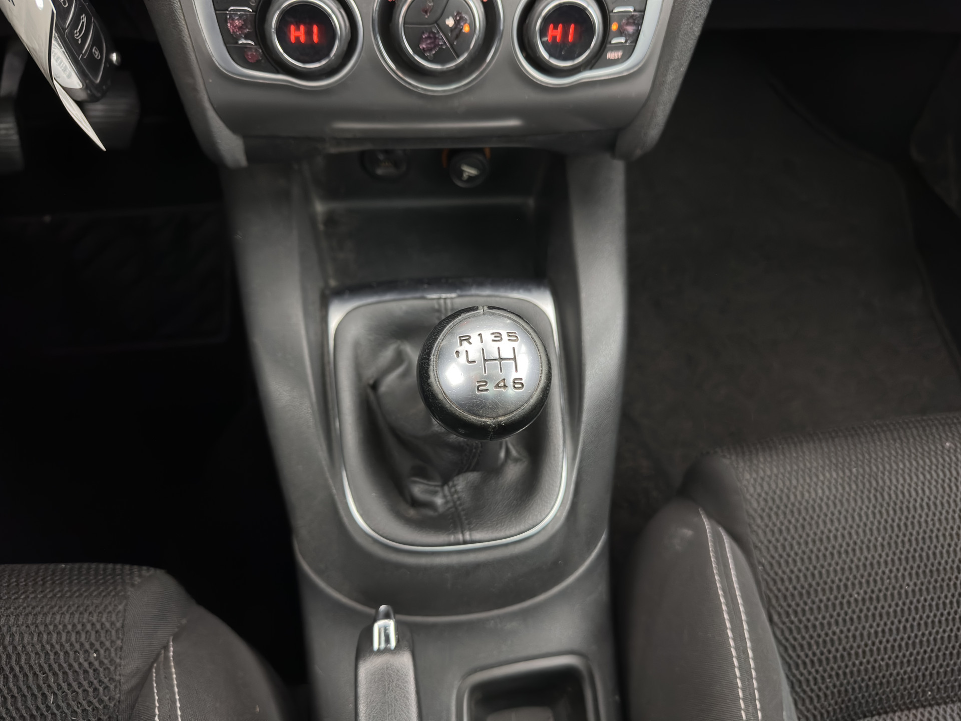 Citroën C4 1.6 BlueHDi Feel *PANO | SPORT-SEATS | PDC | PRIVACY-GLASS | ECC | CRUISE | TOWBAR*