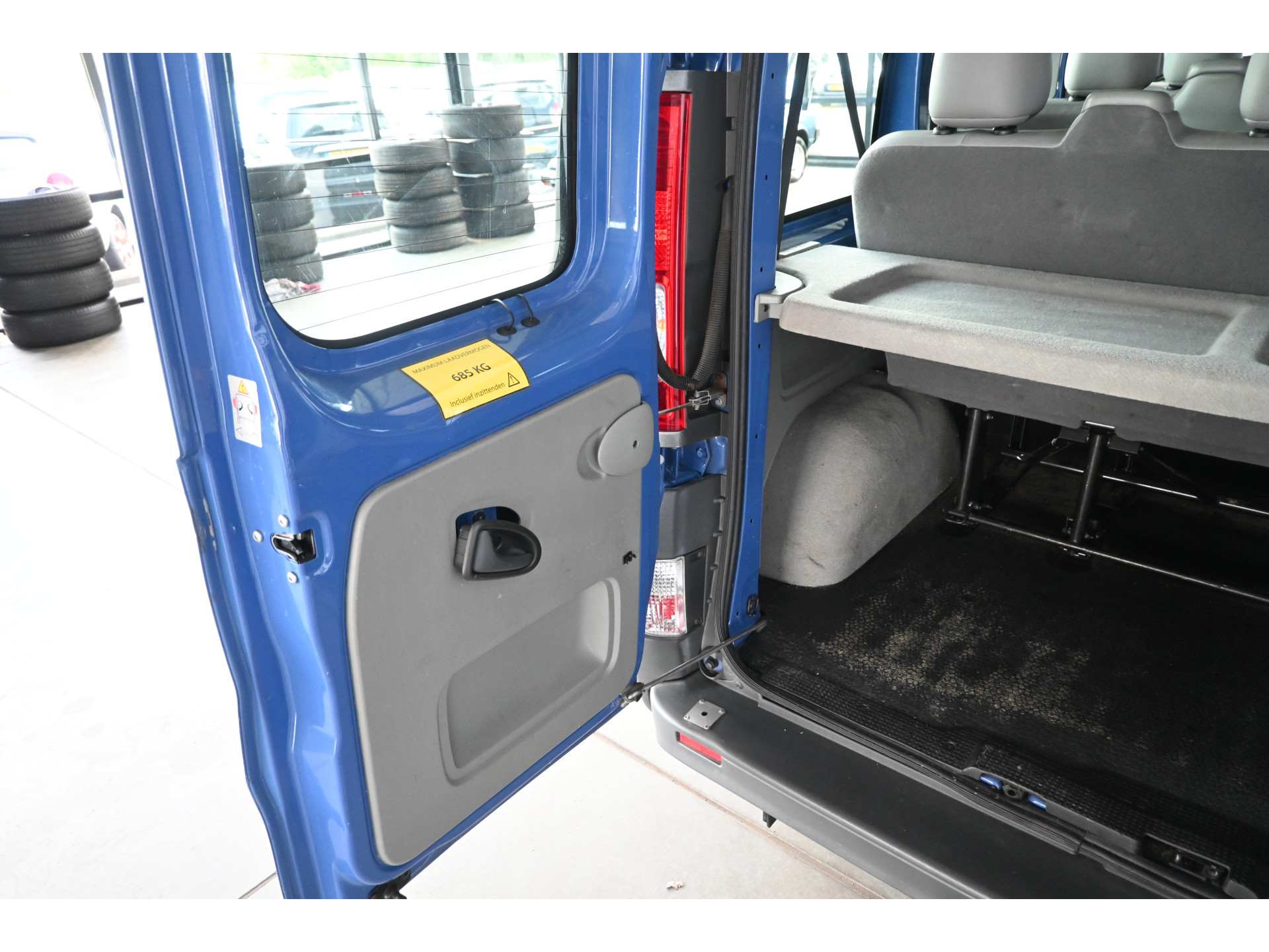 Opel Vivaro Combi 2.5 CDTI L1H1 Automaat 9 Persoons Airco Trekhaak Rijklaarprijs! Inruil Mogelijk!