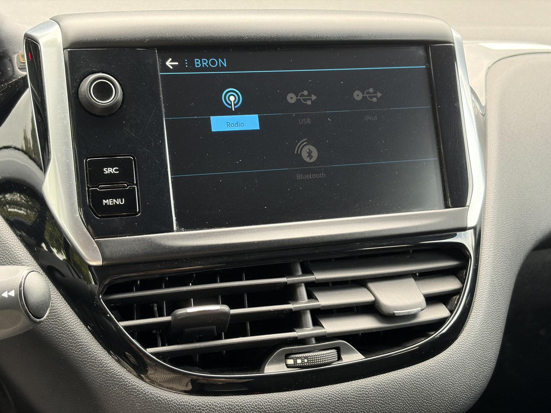 Peugeot 208 1.2 PureTech Signature ✓Net beurt gahad✓Navi✓Carplay✓Lm velgen✓Airco✓Cruise✓5 Deurs✓Pdc✓5 Deurs✓Lm velgen✓N.A.P✓Apk tot 04-2027