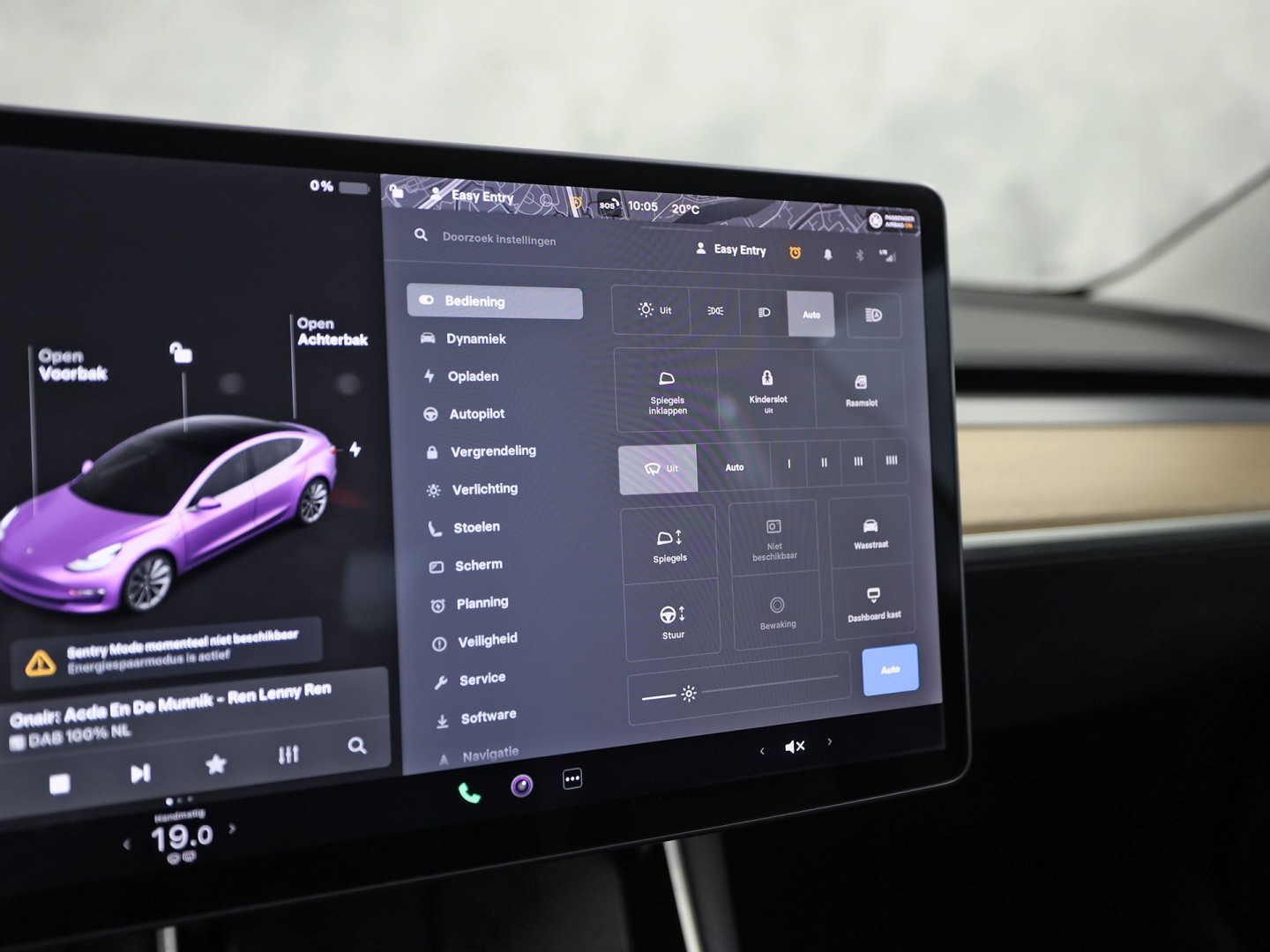 Tesla Model 3 Standard RWD Plus 60 kWh 283Pk Automaat (PANORAMADAK, AUTOPILOT, SOH 85,7%, LEDER, CAMERA, MEMORY SEATS, NAVIGATIE, NIEUWSTAAT)