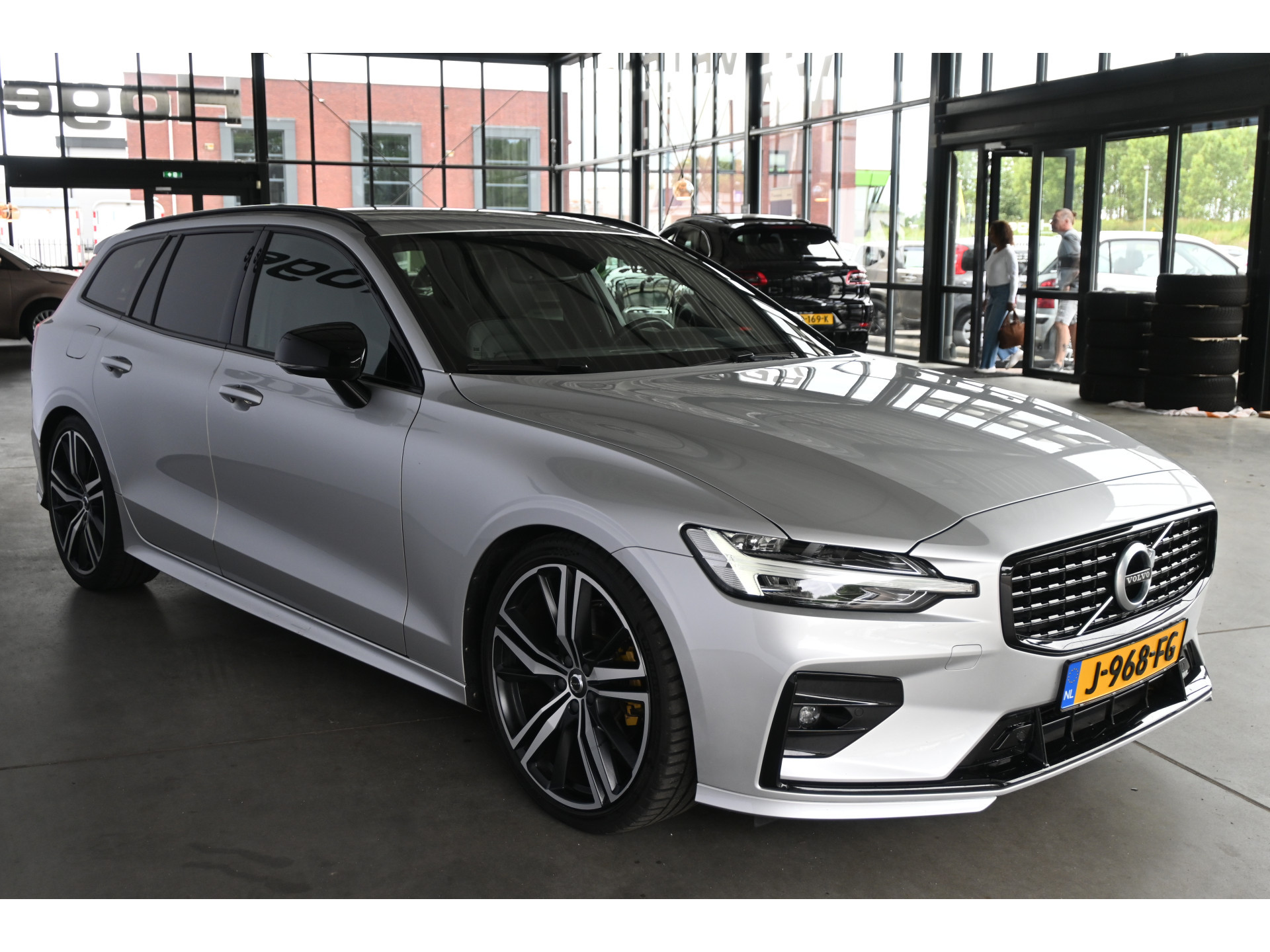 Volvo V60 2.0 B4 R-Design Navigatie Carplay Stoel/Stoelverwarming Virtual Goed Onderhouden! Inruil Mogelijk!
