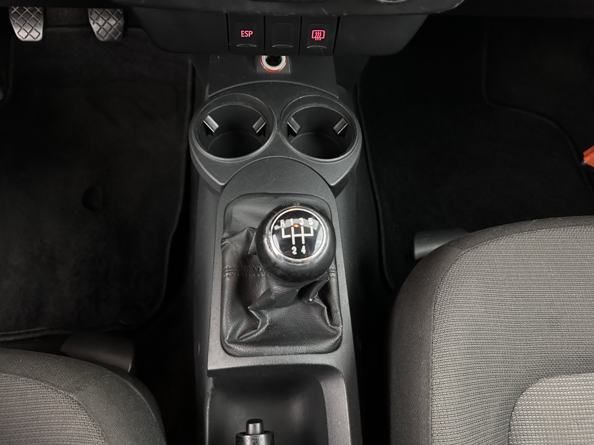 Volkswagen New Beetle Cabriolet 1.6 Highline *AIRCO | CRUISE | COMFORTSEATS | RADIO-CD/MP3 | 17''ALU*