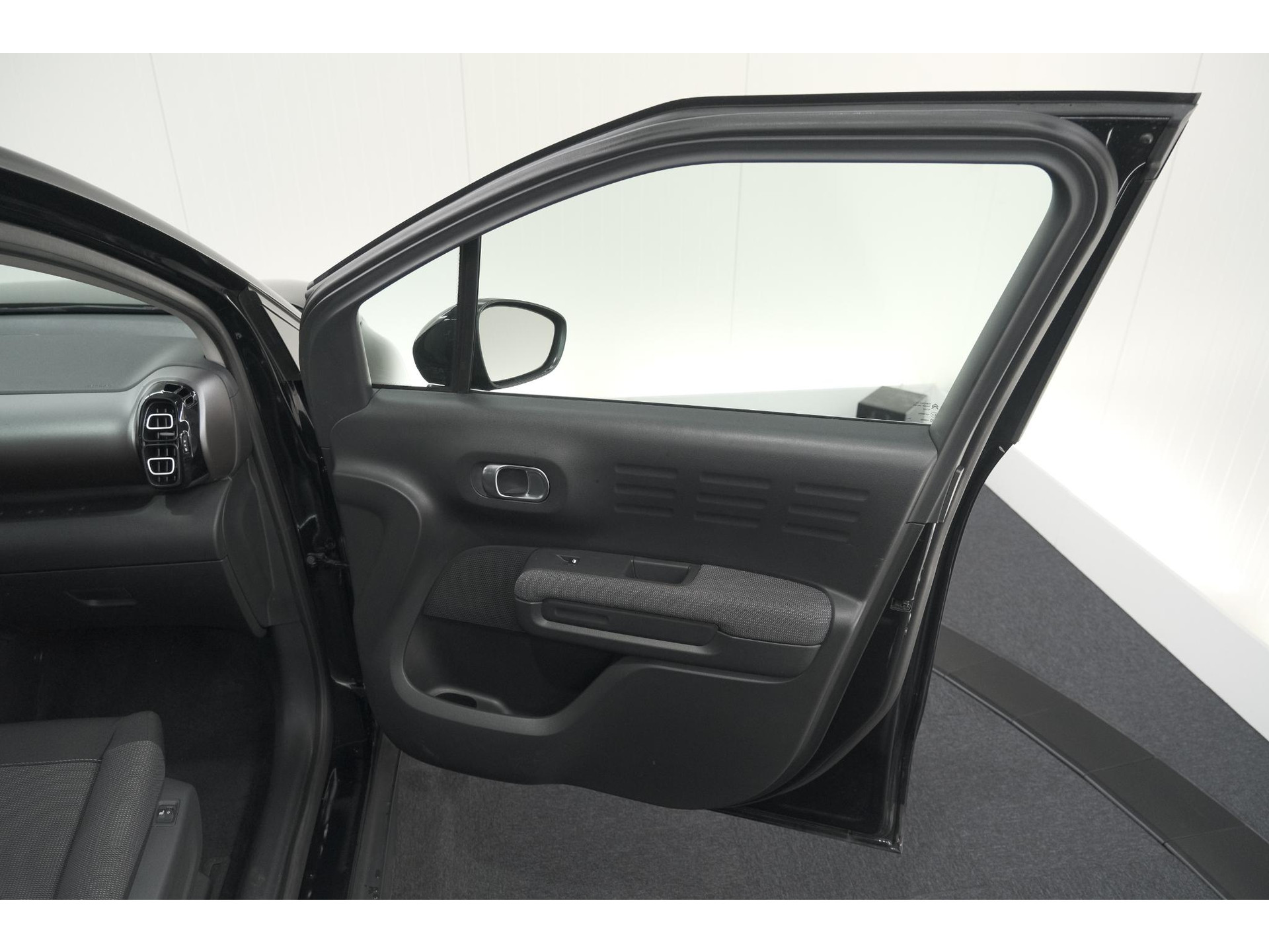 Citroen C3 Aircross PureTech 130 EAT6 Shine | Parkeersensoren | Apple Carplay | Stoelverwarming