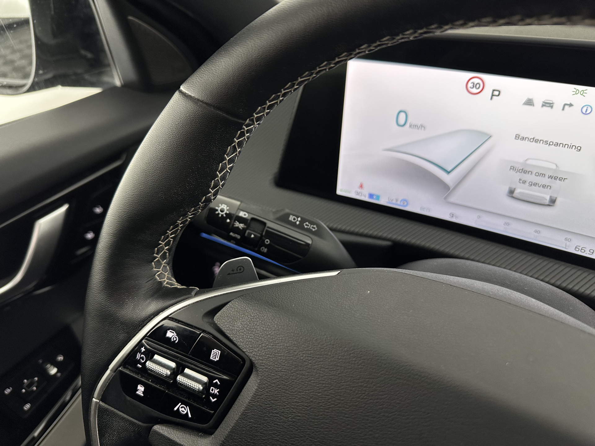 Kia EV6 GT-Line 77.4 kWh (INCL-BTW) *AUT | PANO | HEAD-UP | LEATHER-ALCANTARA | ADAPTIVE-CRUISE | DIGI-COCKPIT | MERIDIAN-AUDIO | MEMORY-PACK | FULL-LED | KEYLESS | TOP-VIEW | DAB | BLIND-SPOT | NAVI-FULLMAP | PRIVAC