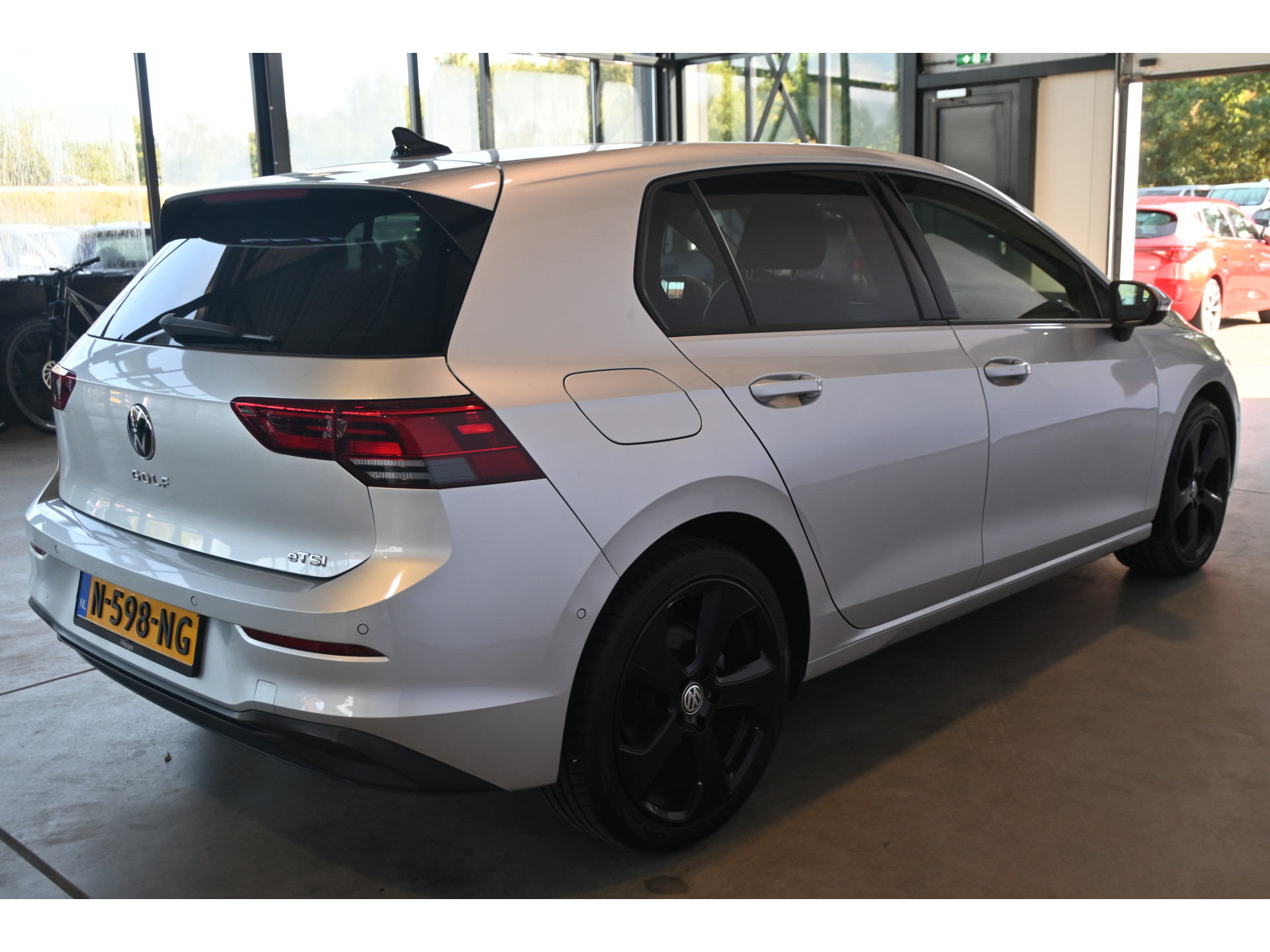Volkswagen Golf 1.5 eTSI R-Line Automaat Clima Carplay Cruise Control Rijklaarprijs Inruil Mogelijk!